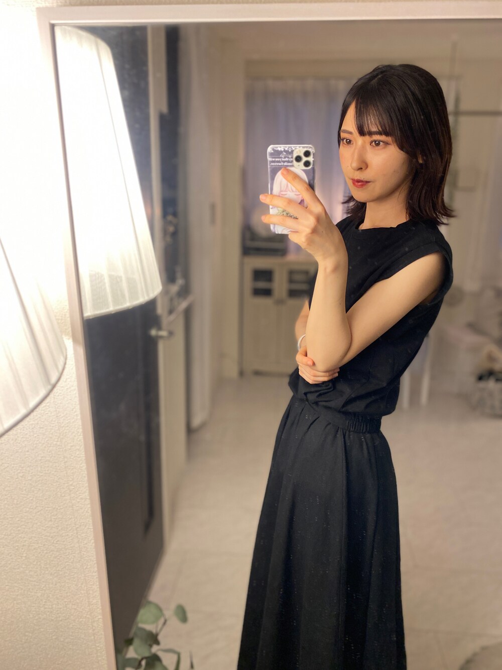 「おでかけコーデ、大人コーデ、大人女子、オールブラック、黒スキニー、スカート、ノースリーブ、プチプラ、きれいめカジュアル、GU、ブルベ冬、タックイン、シンプルコーデ、ワントーンコーデ、オトナカワイイ」｜「GUのアイテム（トップス、ブラック系）」を使った、tamaさん（レディース・162cm）の秋コーディネートの3枚目の写真