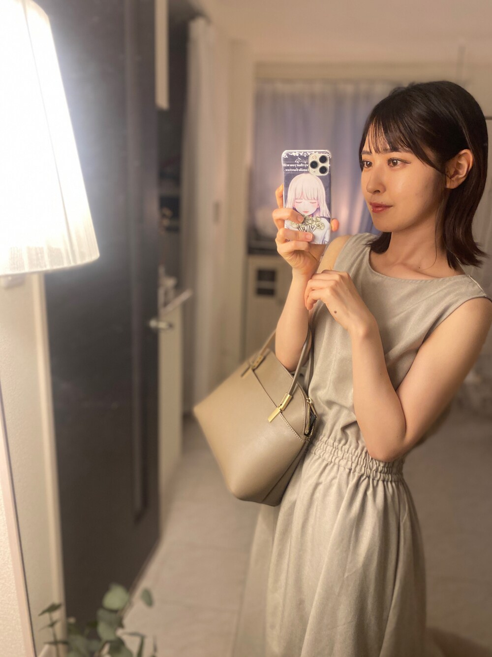 「シンプルコーデ、秋カラー、大人可愛い、ワントーンコーデ、大人ガーリー、プチプラ、GU、淡色コーデ、オトナカワイイ、ベーシュ、ベージュコーデ、ブルベ冬、着回しコーデ、アラサー、ノースリーブ」｜「ROPE' PICNICの【軽量】レクタンメタルミドルラウンドボストン＆ショルダーバッグ（ショルダーバッグ、ベージュ系）」を使った、tamaさん（レディース・162cm）の秋コーディネートの4枚目の写真