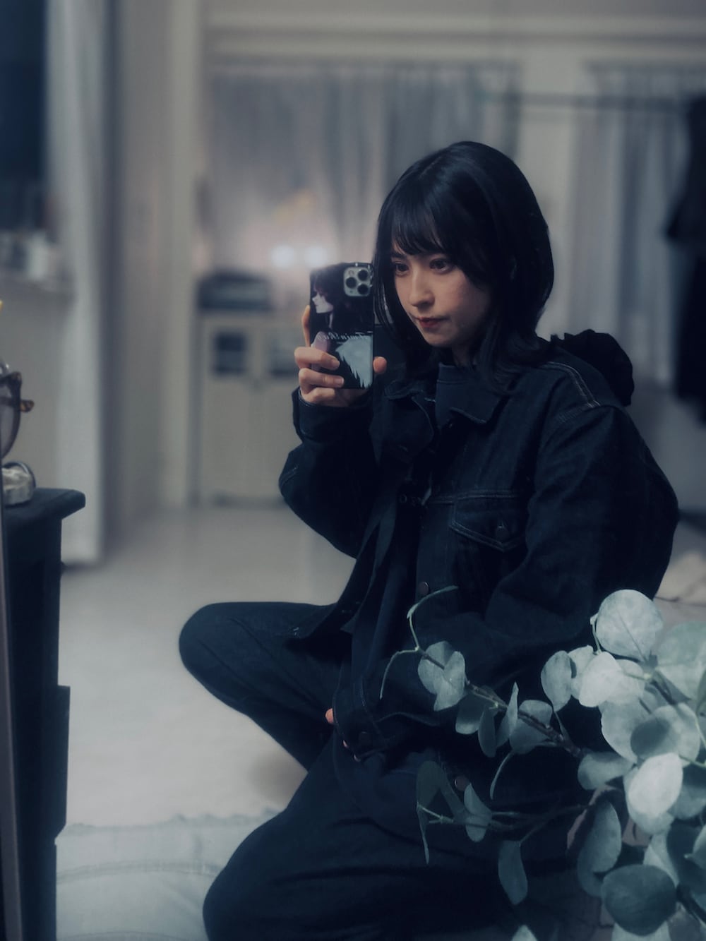「春のおしゃ見えテクニック、パンツスタイル、春服、カジュアルコーデ、デニム、デニムジャケット、伊達メガネ、デニムパンツ、GU、スウェット、プチプラ、メンズファッション、メンズアイテム、シンプルコーデ、大人カジュアル」｜「no flex zoneのアイテム（スウェット、ブルー系）」を使った、tamaさん（レディース・162cm）の春コーディネートの2枚目の写真