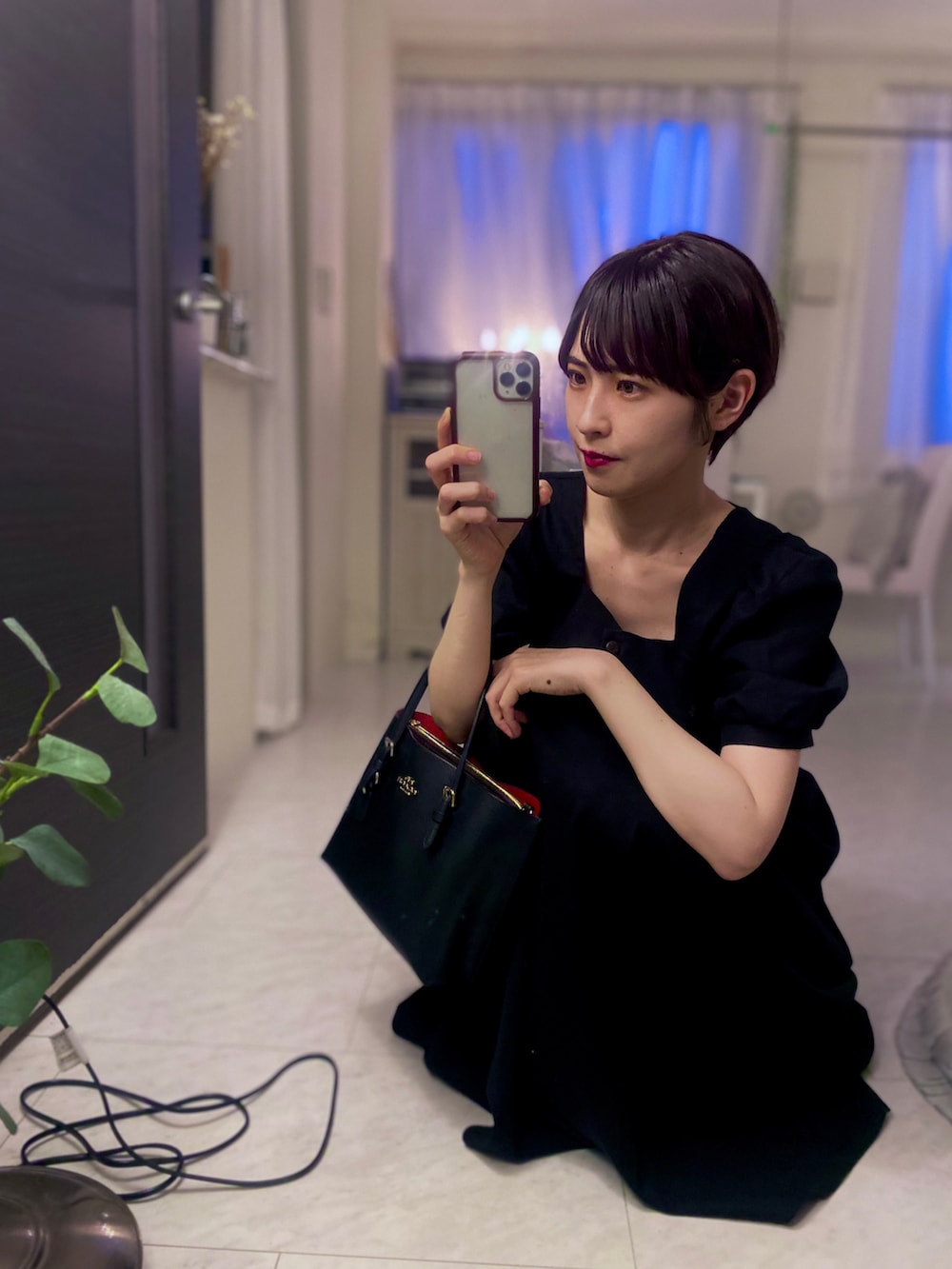 「セットアップ、黒、夏コーデ、夏、ワンピース、ブラックコーデ、ワンピースコーデ、大人コーデ、大人ガーリー、オトナ女子、JUNOAH、休日スタイル、キレイめ、プチプラ、セットアップスタイル」｜「JUNOAHのリネン混オープンブラウススカートセットアップ（セットアップ、ブラック系）」を使った、tamaさん（レディース・162cm）の夏コーディネートの3枚目の写真