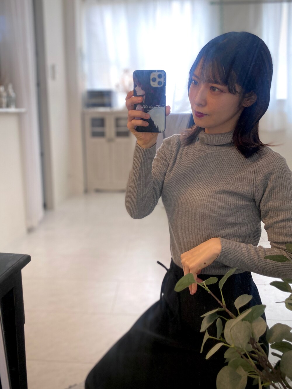 「ファッションを楽しもう、グレー、タートルネック、カーディガン、ゆるコーデ、シンプルコーデ、シンプル、グレー×ブラック、タイトスカート、GU、UNIQLO、プチプラ、大人女子、お出かけコーデ、オトナ女子」｜「GUのアイテム（トップス、ブラック系）」を使った、tamaさん（レディース・162cm）の秋コーディネートの3枚目の写真