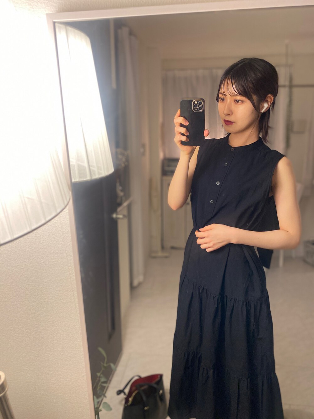 「大人かわいい、ラクチンコーデ、おでかけコーデ、お洒落さんとつながりたい、シンプルコーデ、ワンピース、ユニクロ、プチプラ、黒、オールブラック、プチプラコーデ、ブラックコーデ、ノースリーブ、シンプルスタイル、夏コーデ」｜「UNIQLOのアイテム（ワンピース、ブラック系）」を使った、tamaさん（レディース・162cm）の秋コーディネートの4枚目の写真