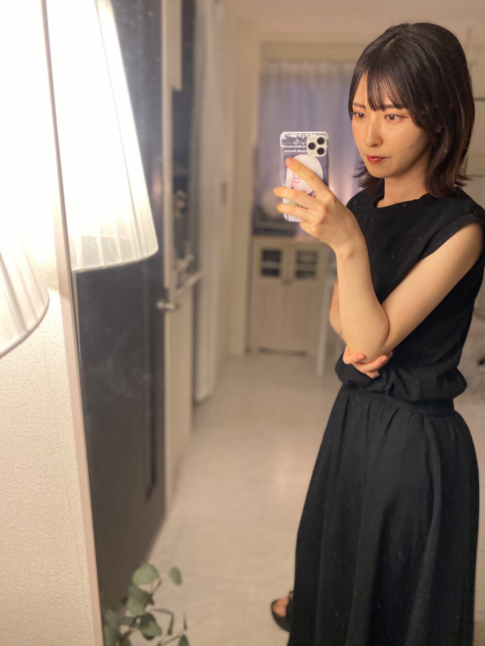 「おでかけコーデ、大人コーデ、大人女子、オールブラック、黒スキニー、スカート、ノースリーブ、プチプラ、きれいめカジュアル、GU、ブルベ冬、タックイン、シンプルコーデ、ワントーンコーデ、オトナカワイイ」｜「GUのアイテム（トップス、ブラック系）」を使った、tamaさん（レディース・162cm）の秋コーディネートの4枚目の写真