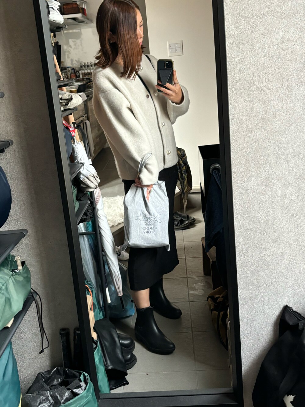 「カーディガン」｜「Rirandtureのアイテム（ジャケット/アウター、ホワイト系）」を使った、Yuki Katagiriさん（骨格ウェーブ・レディース・160cm）の秋コーディネートの2枚目の写真