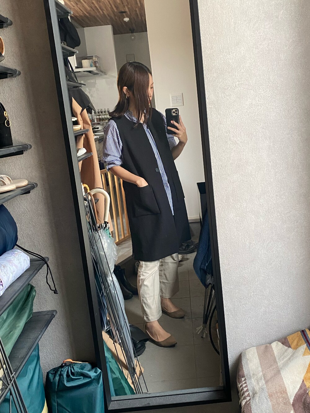 「春ファッション、ベストコーデ」｜「NINE9Uのアイテム（ベスト、ブラック系）」を使った、Yuki Katagiriさん（骨格ウェーブ・レディース・160cm）の春コーディネートの3枚目の写真