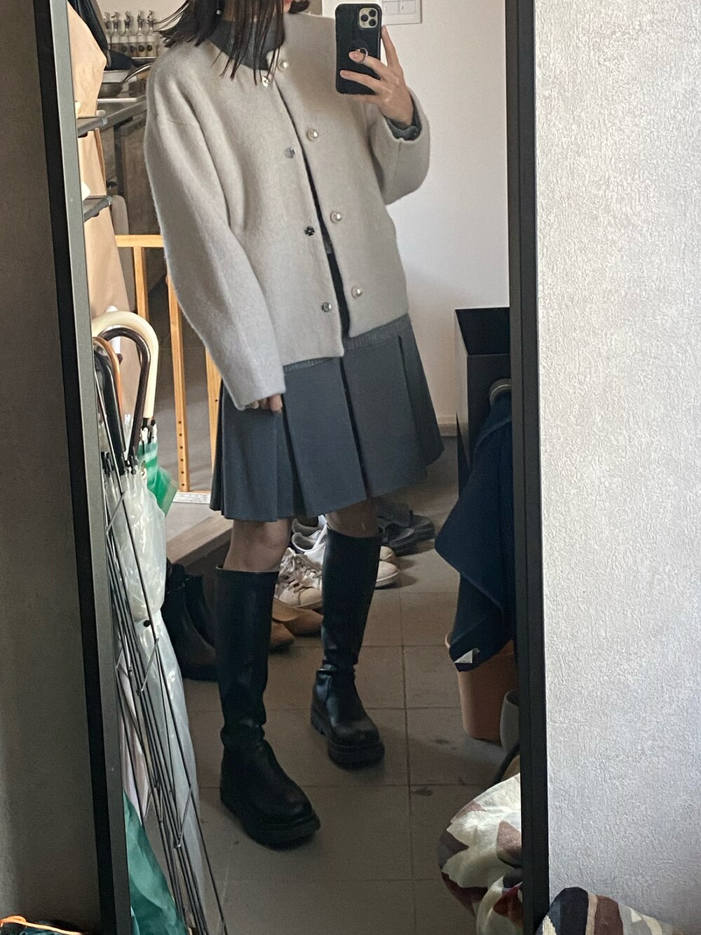 「Rirandture、冬コーデ、ブーツ」｜「GRLの厚底タンクソールレザーロングブーツ（ブーツ、ブラック系）」を使った、Yuki Katagiriさん（骨格ウェーブ・レディース・160cm）の春コーディネートの2枚目の写真
