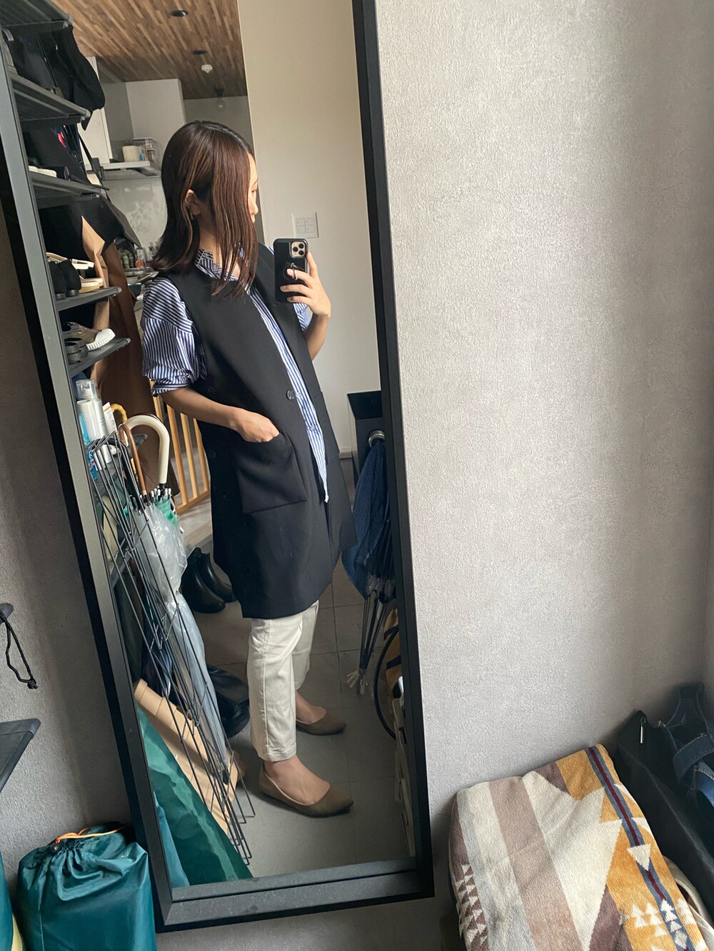 「春ファッション、ベストコーデ」｜「NINE9Uのアイテム（ベスト、ブラック系）」を使った、Yuki Katagiriさん（骨格ウェーブ・レディース・160cm）の春コーディネートの2枚目の写真