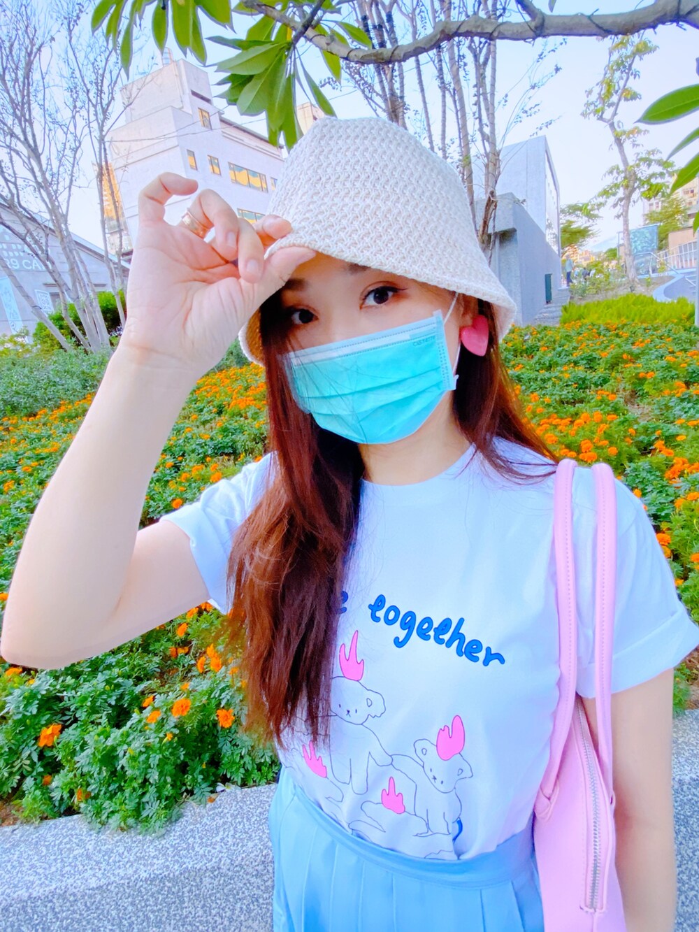 「ootd、ootdtw、outfit、RETRO GIRL、vintage、oldskool、Tshirts、summer style、SUMMER SHIRTS STYLE、Taiwan、CASIO、VINTAGE、skirt、TAIPEI」｜「BESSETTE SHOULDERのBESSETTE SHOULDER（ショルダーバッグ、ピンク系）」を使った、Zooeyさん（レディース・165cm）の秋コーディネートの2枚目の写真
