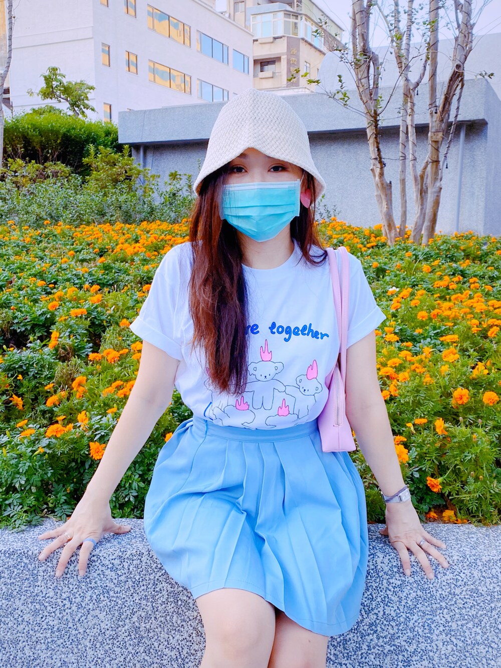 「ootd、ootdtw、outfit、RETRO GIRL、vintage、oldskool、Tshirts、summer style、SUMMER SHIRTS STYLE、Taiwan、CASIO、VINTAGE、skirt、TAIPEI」｜「BESSETTE SHOULDERのBESSETTE SHOULDER（ショルダーバッグ、ピンク系）」を使った、Zooeyさん（レディース・165cm）の秋コーディネートの3枚目の写真