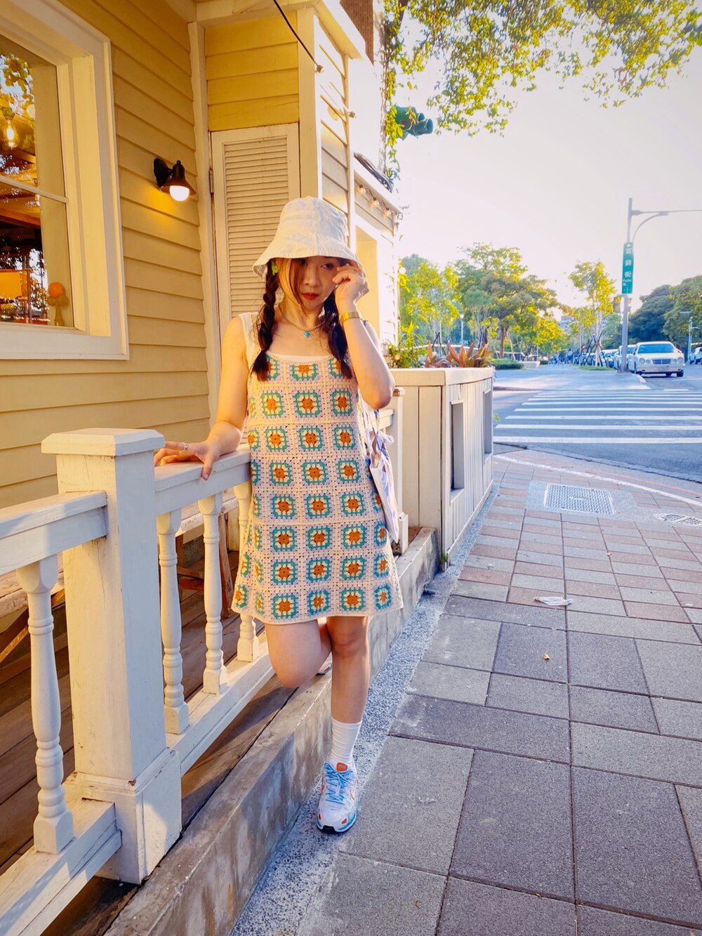 「ootd、夏、outfit、RETRO GIRL、vintage、streetstyle、summer、lookbook、Taiwan、onepiece、NIKE、breda、WEAR、YinandYang、korean fashion」｜「bredaのアイテム（腕時計、ゴールド系）」を使った、Zooeyさん（レディース・165cm）の夏コーディネートの3枚目の写真