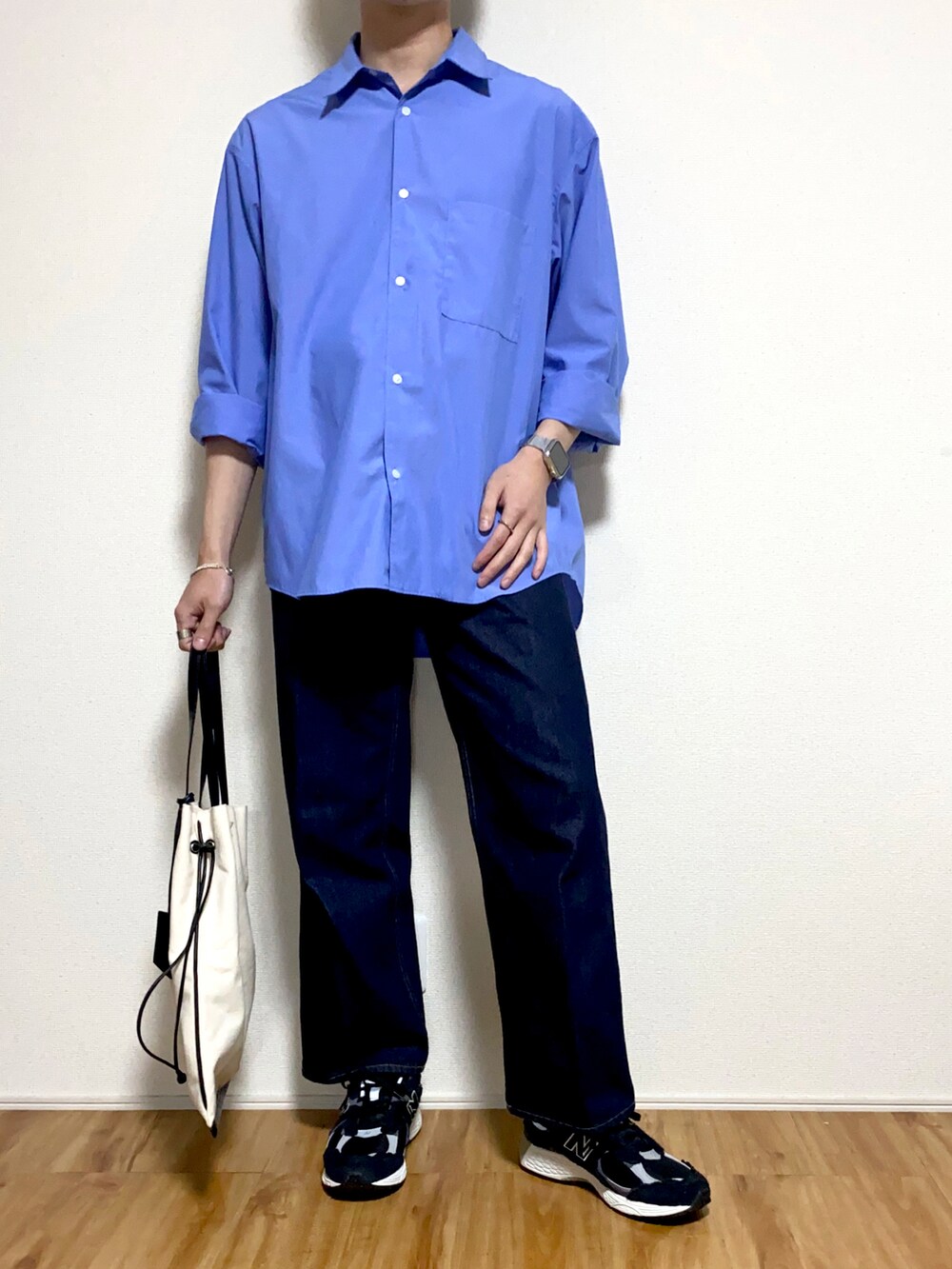 「カジュアルコーデ、シンプルコーデ、おしゃれさんと繋がりたい、ゆるコーデ、スニーカーコーデ、シャツコーデ、ootd、大人カジュアル」｜「NEW BALANCEのNew Balance M2002RDJ / ニューバランス M2002RDJ（スニーカー、ブラック系）」を使った、taku/さん（メンズ・177cm）の春コーディネートの2枚目の写真