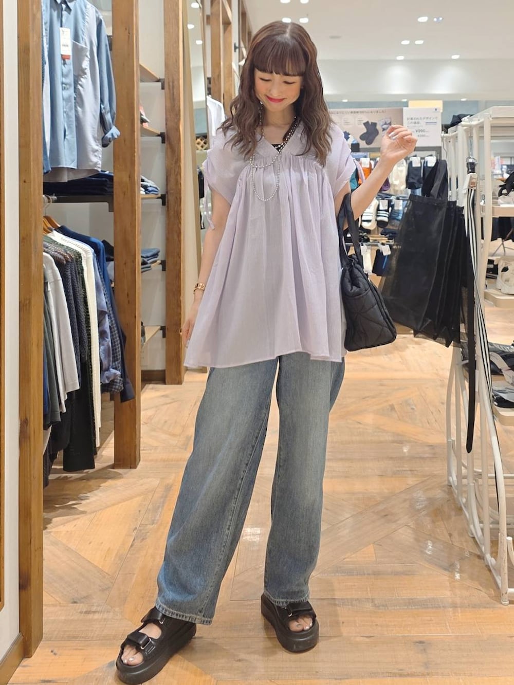 「カジュアル、若見え、きれいめ、ママコーデ、GLOBAL WORK、デニムパンツ」｜「GLOBAL WORKのGOODデニムバギーパンツ/118365（デニムパンツ、ブルー系）」を使った、K・Nさん（レディース・161cm）の夏コーディネートの2枚目の写真