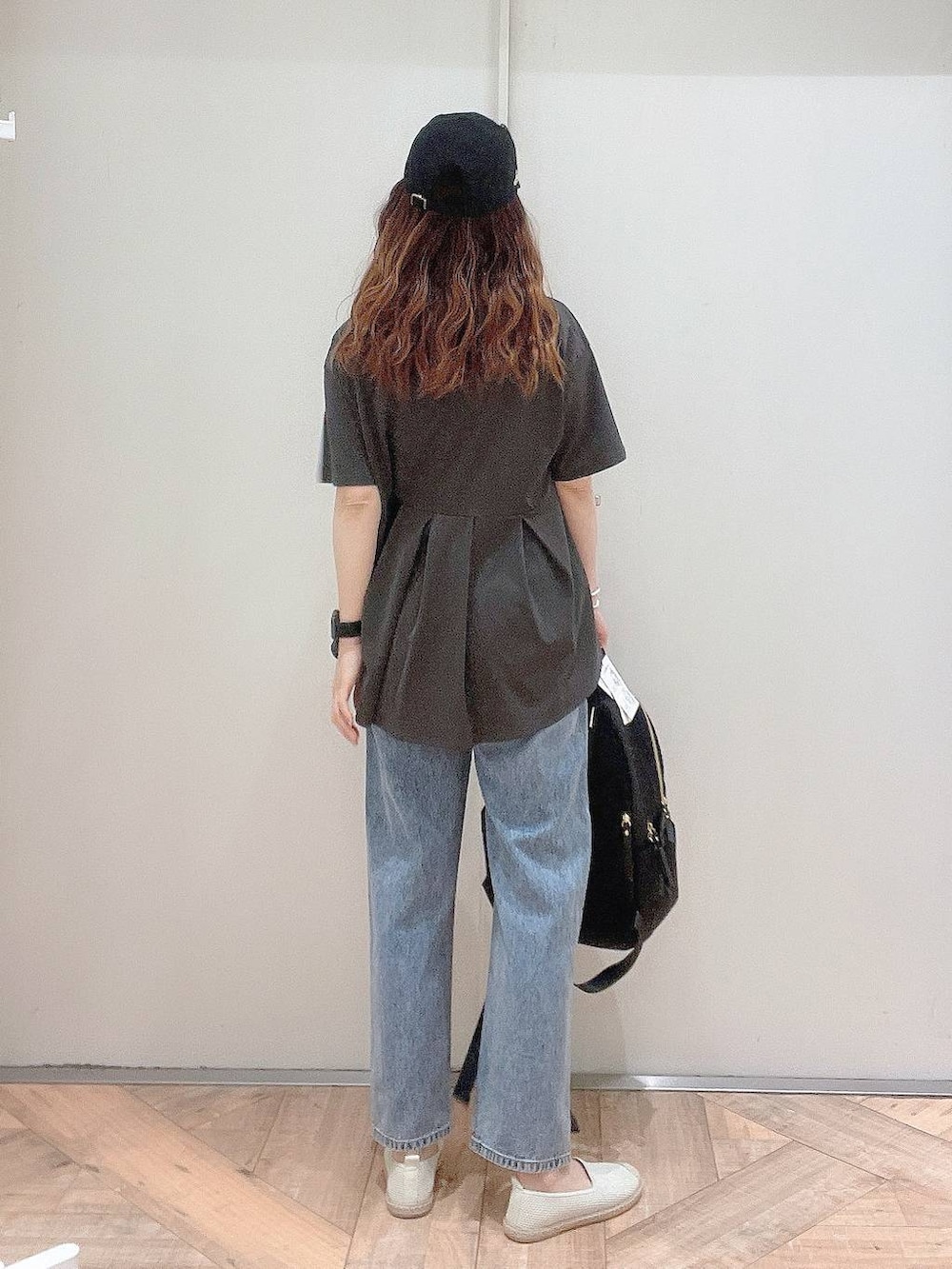 「カジュアル、若見え、きれいめ、ママコーデ、GLOBAL WORK、デニムパンツ」｜「GLOBAL WORKのGOODデニムストレートパンツ/209645（デニムパンツ、ブルー系）」を使った、K・Nさん（レディース・161cm）の夏コーディネートの2枚目の写真