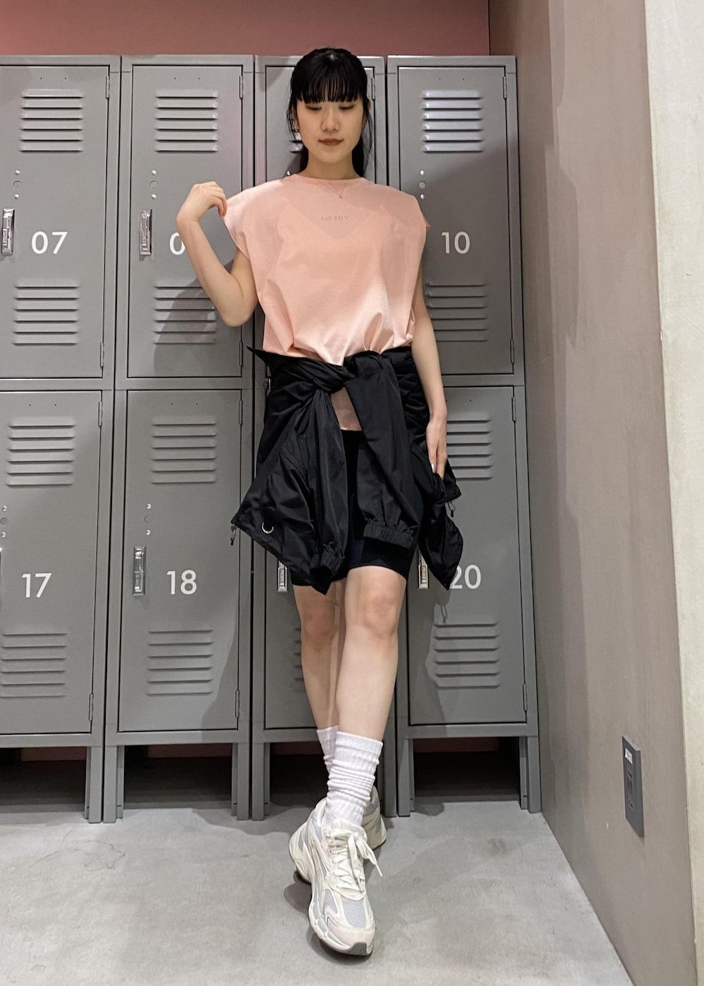 「ナージー、プーマ、puma、バイカーパンツ、バイカーショーツ、ロゴ、ロゴT、NERGY、スニーカー、RUN、YOGA、GYM、アスレジャー」｜「PUMAの【PUMA】テバリス ニトロ スニーカー（スニーカー、ベージュ系）」を使った、sana.nさん（レディース・162cm）の春コーディネートの2枚目の写真