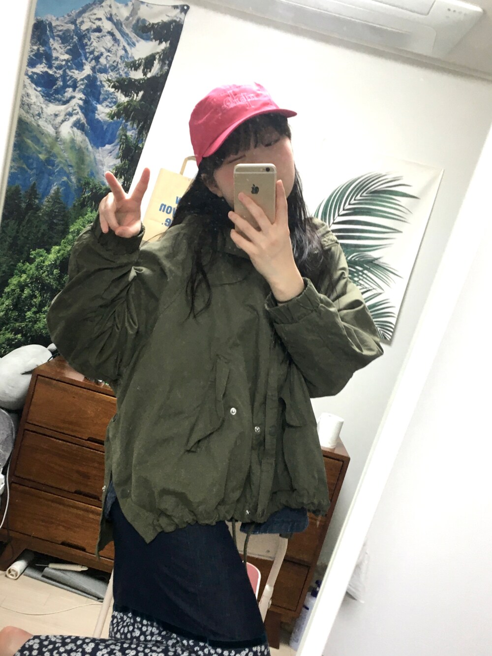 その他のジャケット/アウター、その他のスカート、ピンク系のキャップを着用したレディースの秋コーディネートの2枚目の写真