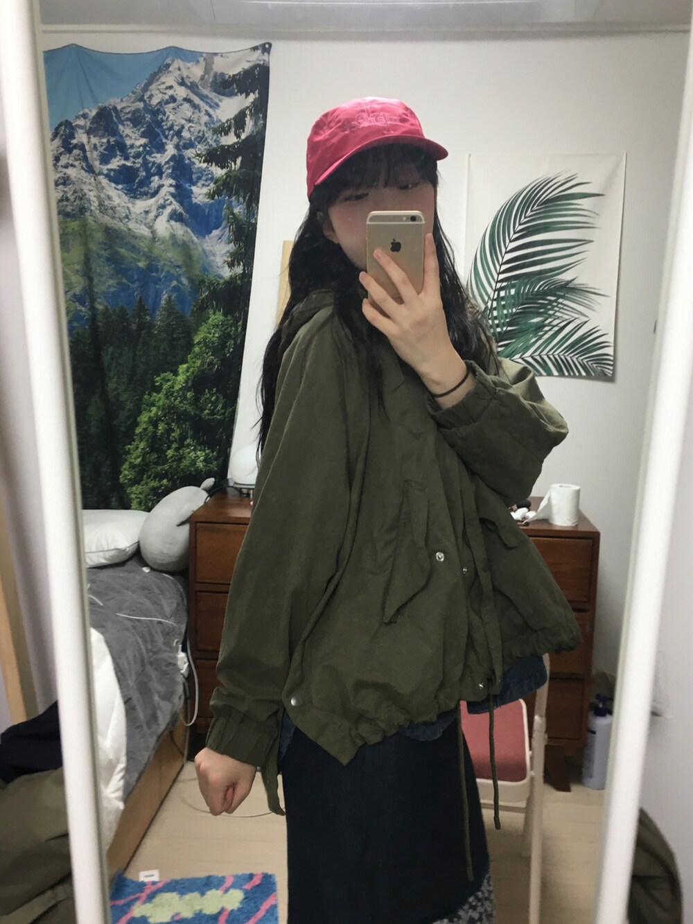 その他のジャケット/アウター、その他のスカート、ピンク系のキャップを着用したレディースの秋コーディネートの3枚目の写真