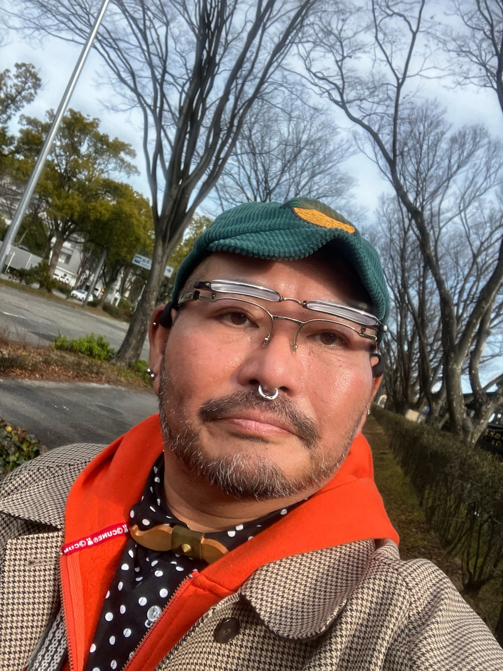 「秋冬コーデ、おじさんだって服が好き、デブでもオシャレ、デブですがなにか？」｜「GUのアイテム（チェスターコート、ブラウン系）」を使った、メルヘン翁さん（メンズ・178cm）の冬コーディネートの4枚目の写真