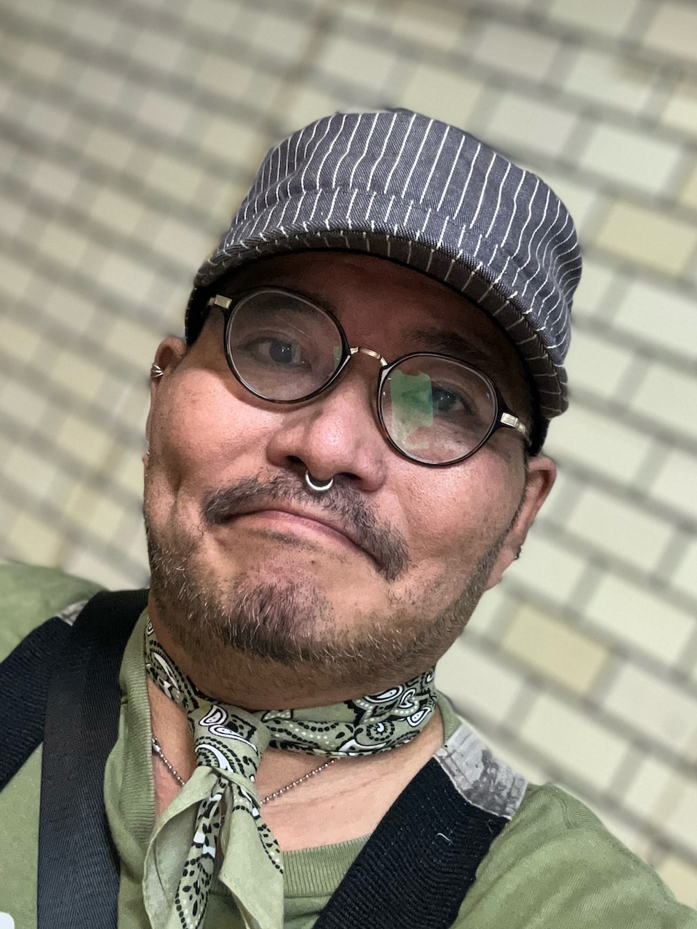 「おじさん、でぶ、デブですがなにか？、オーバーオール、杖」｜「CUNEのアイテム（Tシャツ/カットソー、その他）」を使った、メルヘン翁さん（メンズ・178cm）の秋コーディネートの5枚目の写真