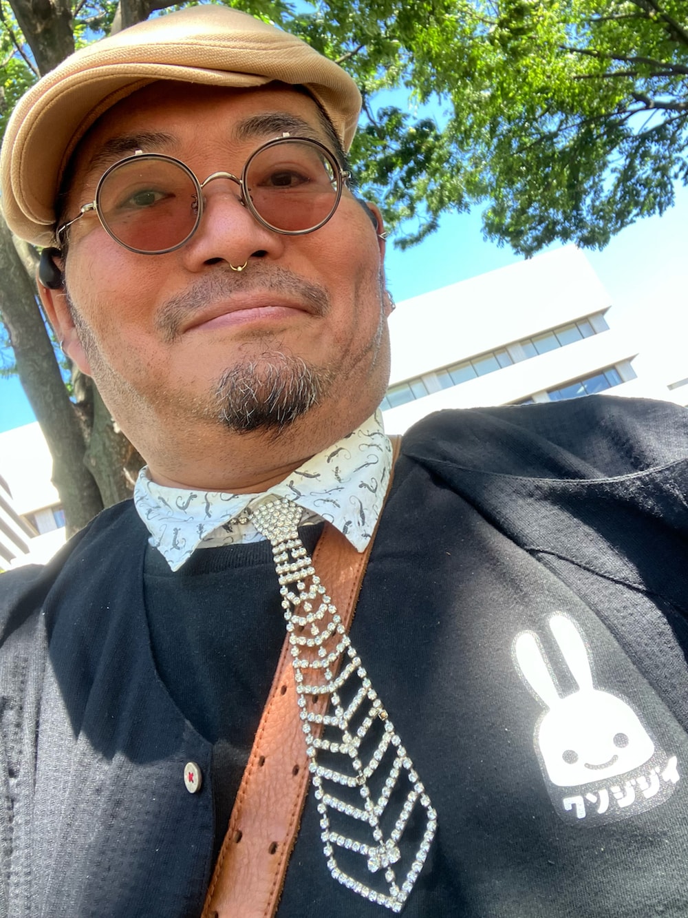 「デブでもオシャレ、デブですがなにか？、メガネ×帽子、メガネおやじ」｜「CUNEのアイテム（デニムパンツ、ブルー系）」を使った、メルヘン翁さん（メンズ・178cm）の春コーディネートの4枚目の写真