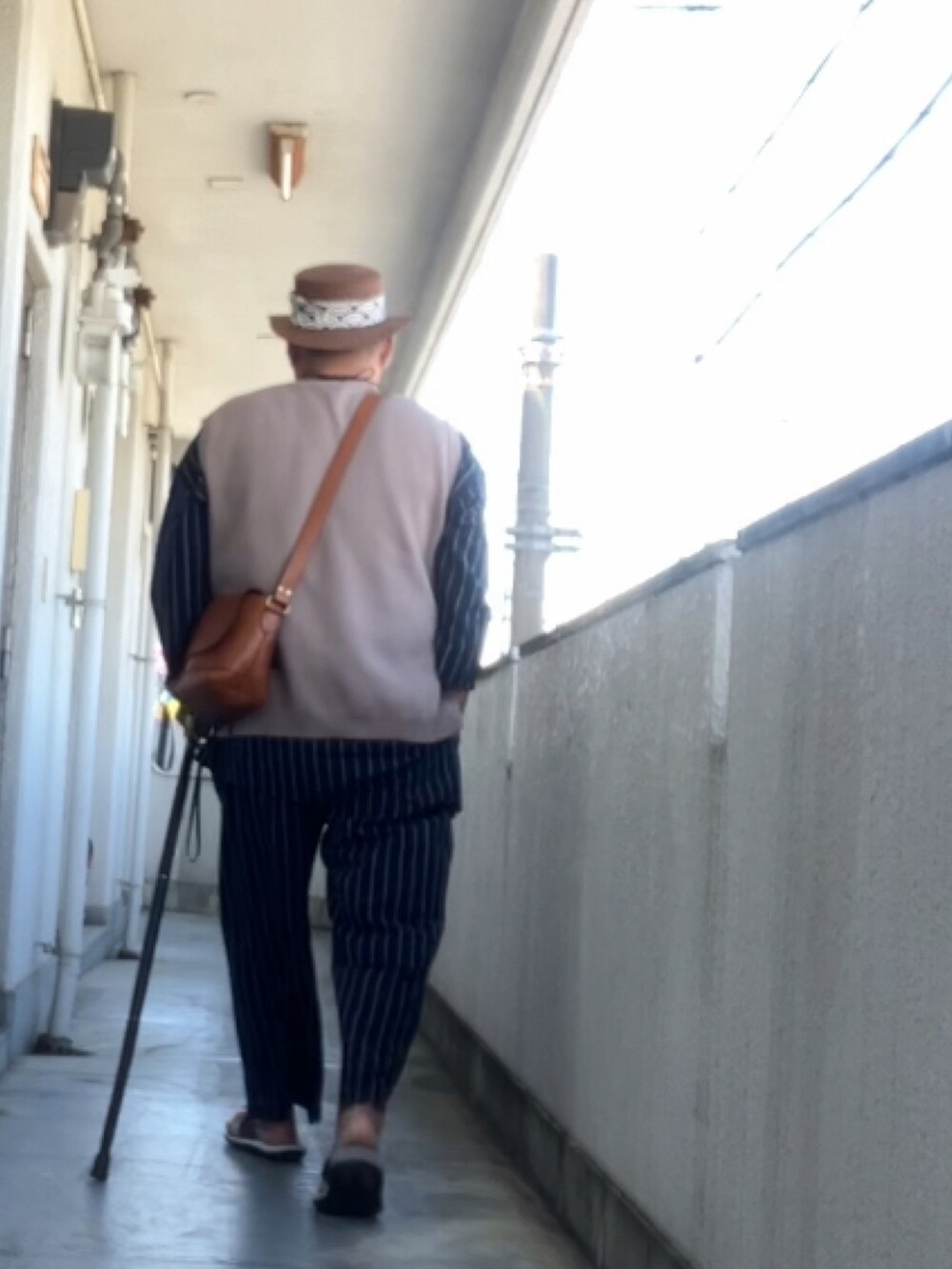 「春夏コーデ、メンズコーデ、デブでもオシャレ、デブですがなにか？、メガネおやじ、和風ミックス」｜「甚平のパンツのアイテム（その他パンツ、ブルー系）」を使った、メルヘン翁さん（メンズ・178cm）の春コーディネートの4枚目の写真