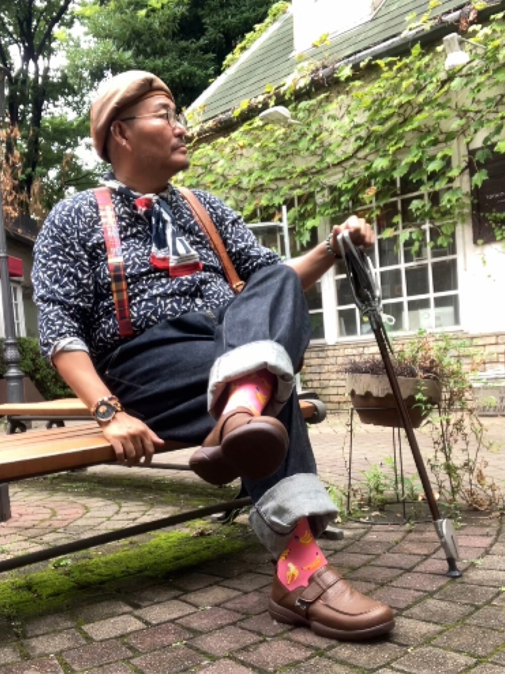 「デブでもオシャレ、メガネおやじ、めがね × ベレー、サスペンダー男子、和洋ミックス、デブですがなにか？」｜「CUNEのアイテム（デニムパンツ、ブルー系）」を使った、メルヘン翁さん（メンズ・178cm）の夏コーディネートの5枚目の写真