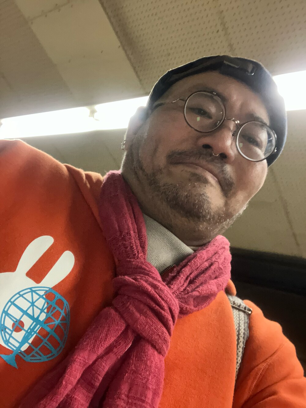 「でぶ、デブでもオシャレ、おじさん、春コーデ」｜「CUNEのアイテム（パーカー、オレンジ系）」を使った、メルヘン翁さん（メンズ・178cm）の春コーディネートの4枚目の写真