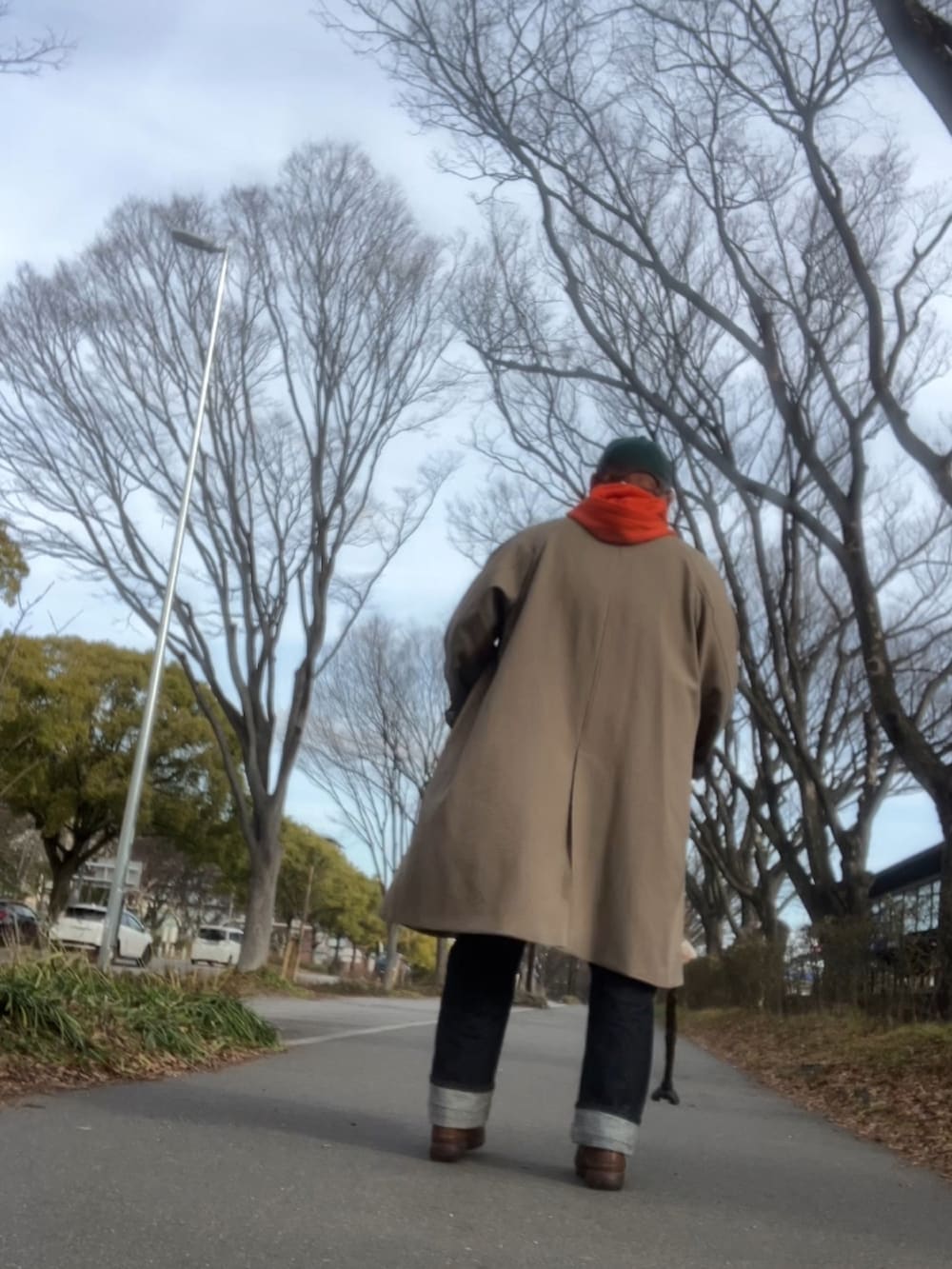 「秋冬コーデ、おじさんだって服が好き、デブでもオシャレ、デブですがなにか？」｜「GUのアイテム（チェスターコート、ブラウン系）」を使った、メルヘン翁さん（メンズ・178cm）の冬コーディネートの3枚目の写真