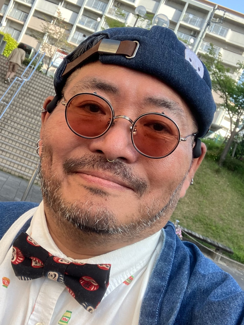 「メンズファッション、春服コーデ、でぶ、デブコーデ、デブでもオシャレ、デブですがなにか？」｜「CUNEのアイテム（デニムパンツ、ブルー系）」を使った、メルヘン翁さん（メンズ・178cm）の春コーディネートの5枚目の写真