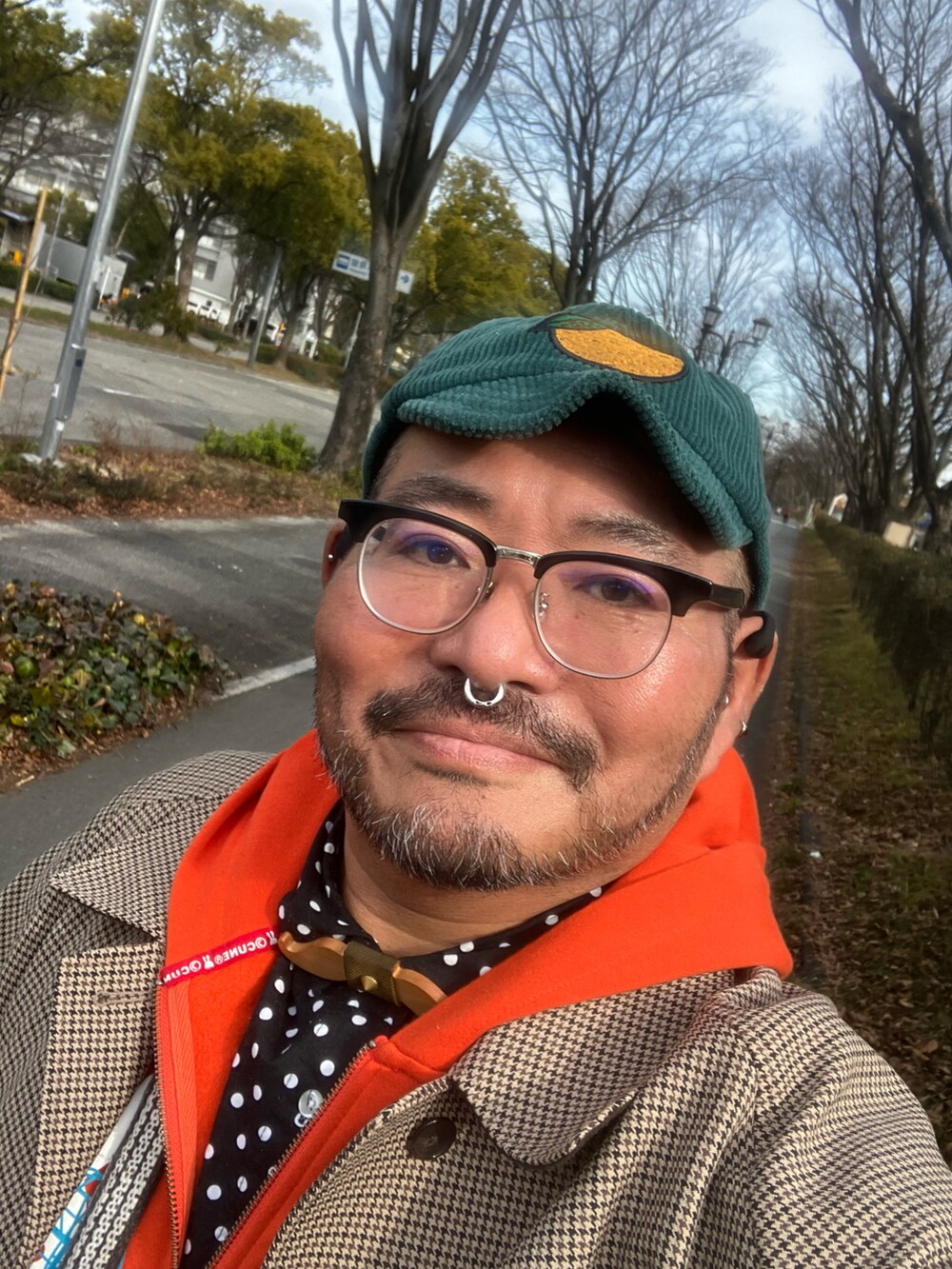 「秋冬コーデ、おじさんだって服が好き、デブでもオシャレ、デブですがなにか？」｜「GUのアイテム（チェスターコート、ブラウン系）」を使った、メルヘン翁さん（メンズ・178cm）の冬コーディネートの5枚目の写真