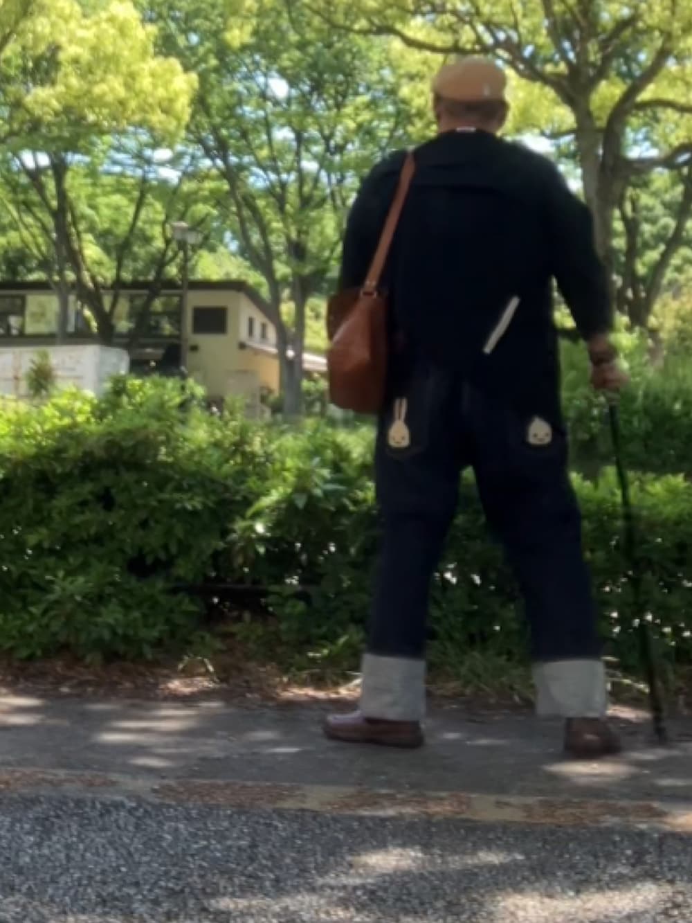 「デブでもオシャレ、デブですがなにか？、メガネ×帽子、メガネおやじ」｜「CUNEのアイテム（デニムパンツ、ブルー系）」を使った、メルヘン翁さん（メンズ・178cm）の春コーディネートの2枚目の写真