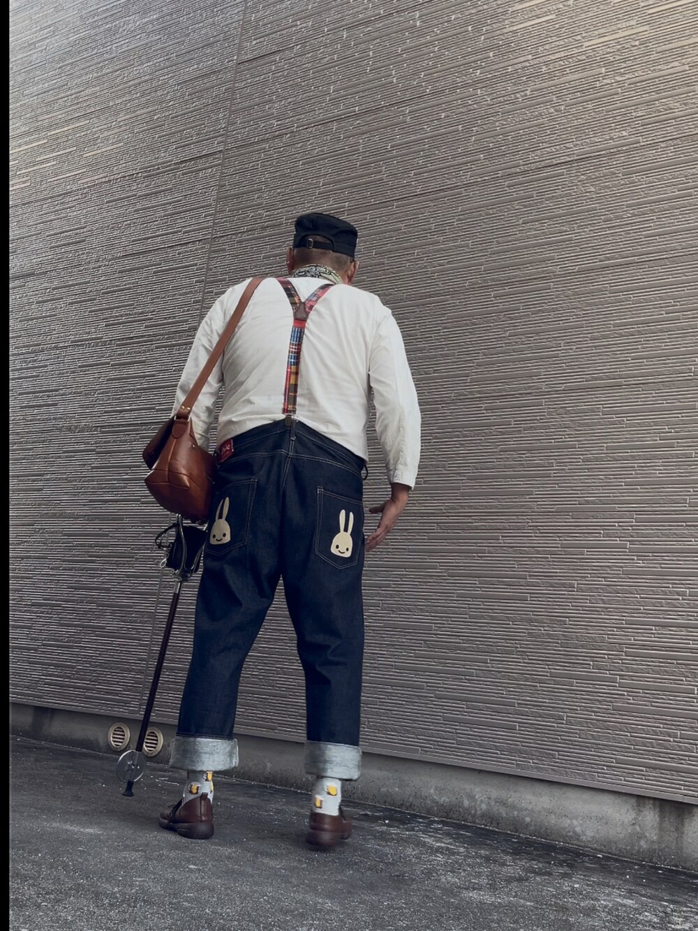 「秋服、和洋ミックス、メガネ×帽子、メガネおじさん、でぶ、デブですがなにか？、杖」｜「CUNEのアイテム（デニムパンツ、ブルー系）」を使った、メルヘン翁さん（メンズ・178cm）の秋コーディネートの3枚目の写真