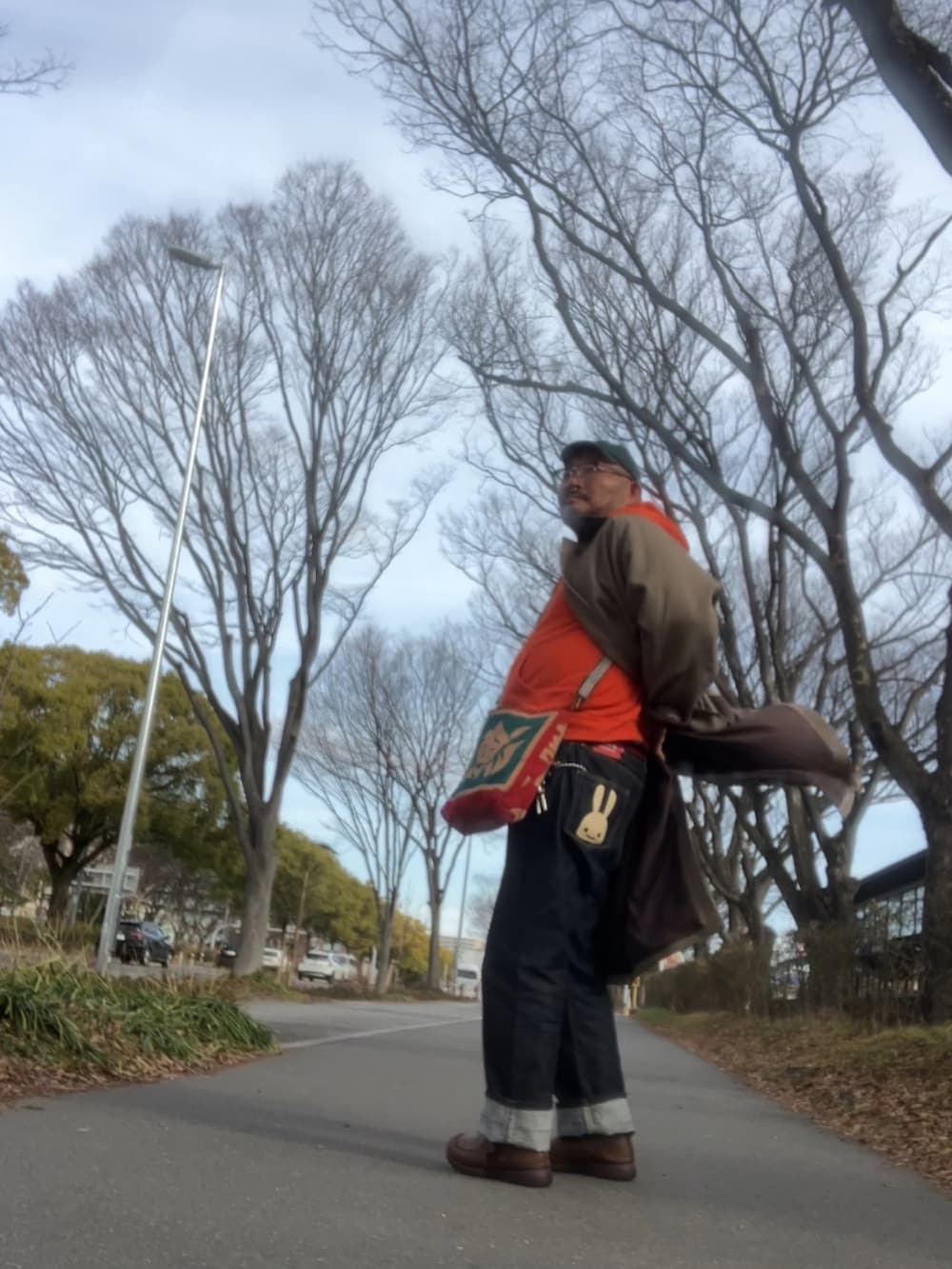 「秋冬コーデ、おじさんだって服が好き、デブでもオシャレ、デブですがなにか？」｜「GUのアイテム（チェスターコート、ブラウン系）」を使った、メルヘン翁さん（メンズ・178cm）の冬コーディネートの2枚目の写真