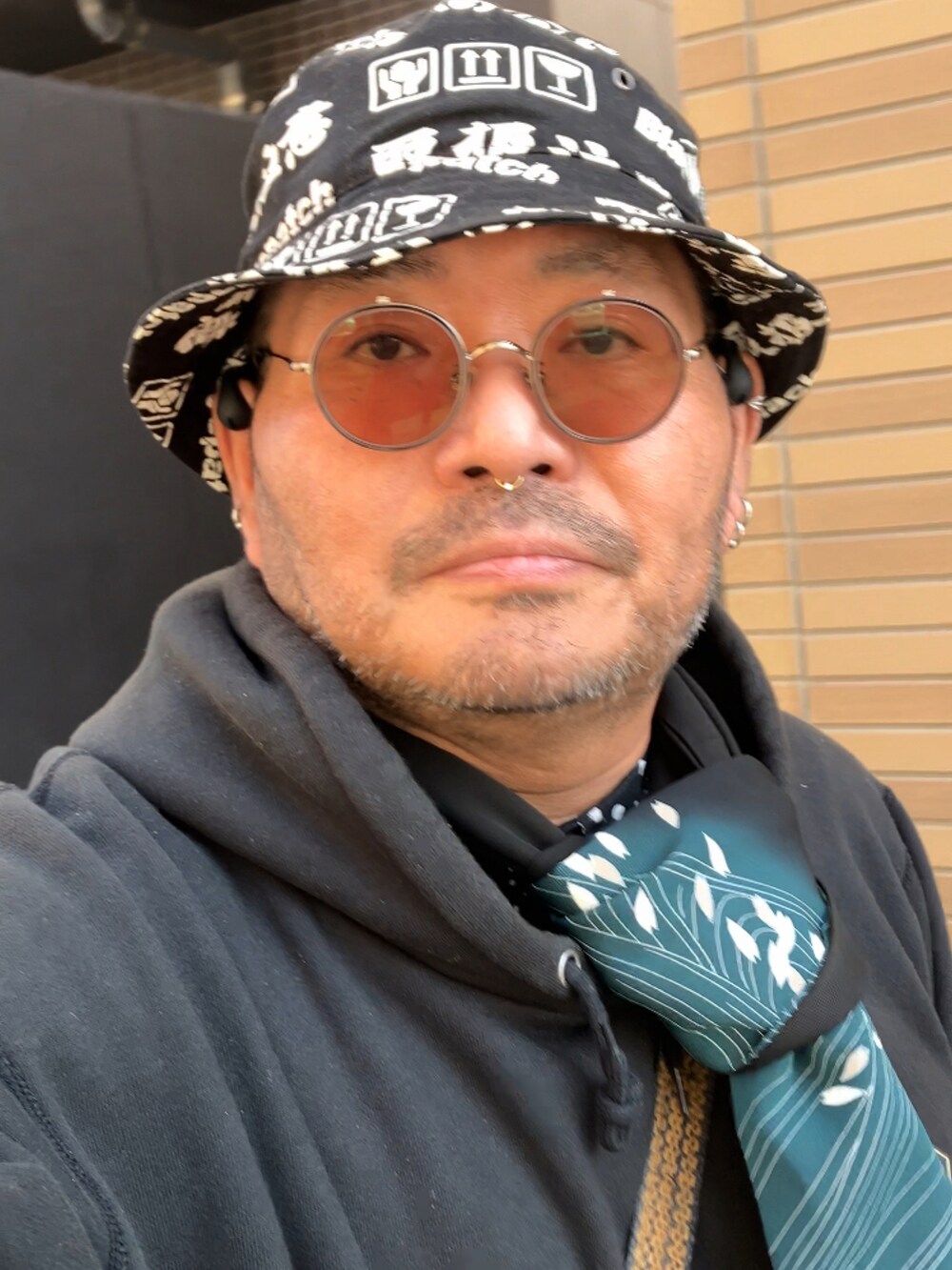 「オトナカジュアル、メンズファッション、でぶ、デブですがなにか？、デブでもオシャレ」｜「FR2のアイテム（パーカー、ブラック系）」を使った、メルヘン翁さん（メンズ・178cm）の春コーディネートの5枚目の写真