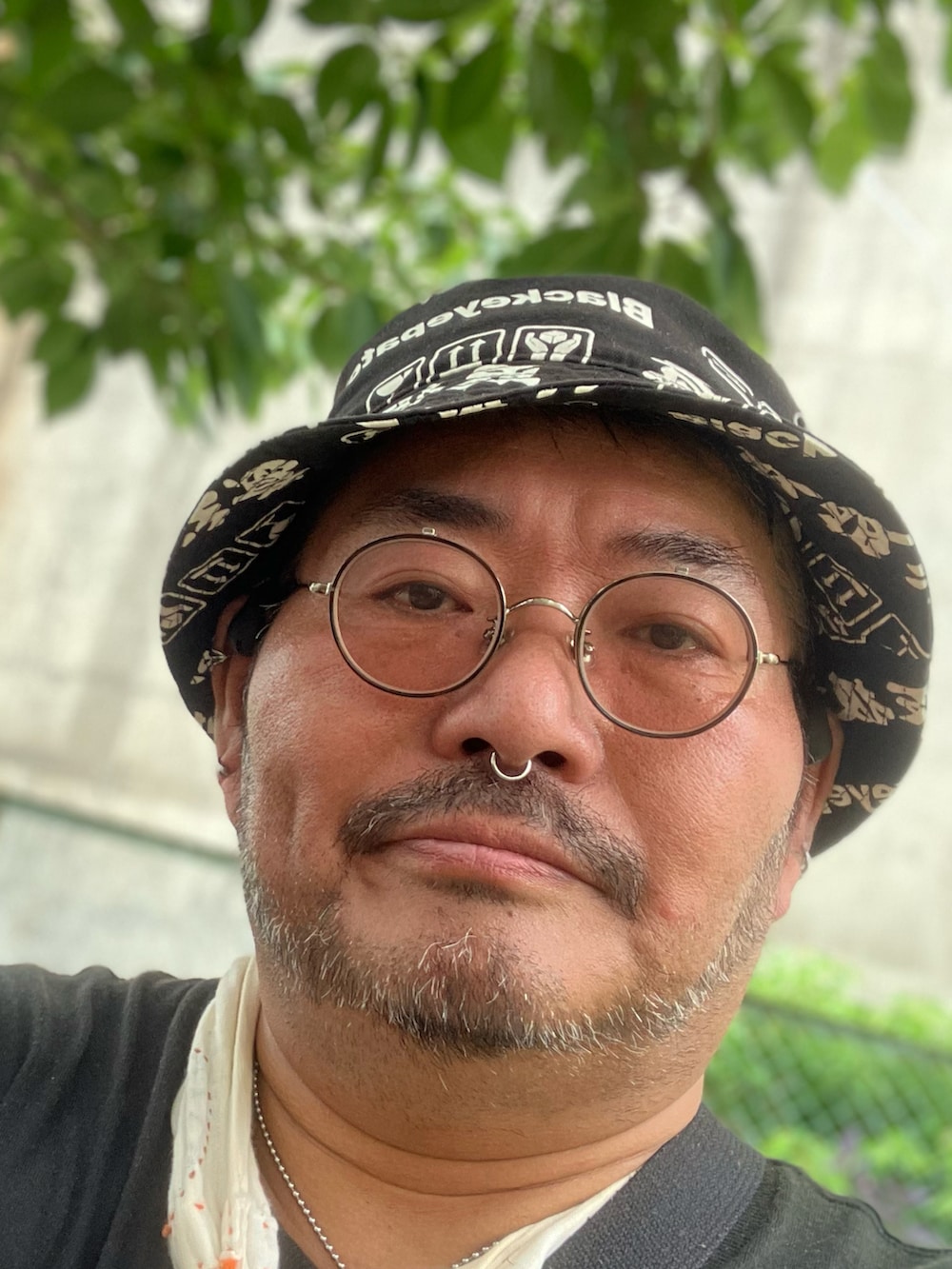 「杖、でぶ、デブですがなにか？、メガネおやじ、メガネ×帽子」｜「CUNEのアイテム（Tシャツ/カットソー、ブラック系）」を使った、メルヘン翁さん（メンズ・178cm）の秋コーディネートの5枚目の写真