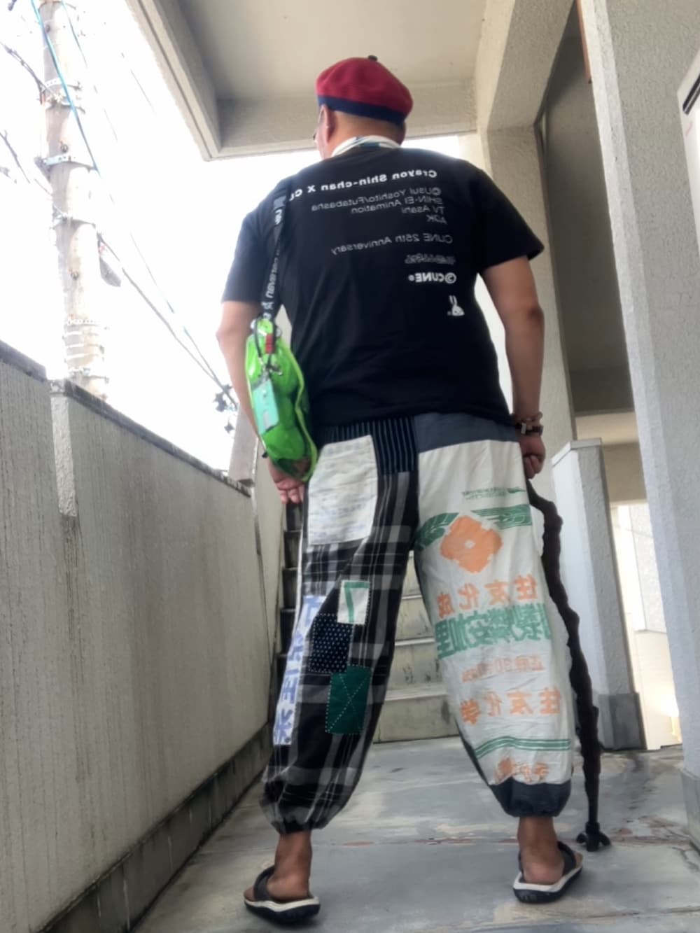 「でぶ、デブでもオシャレ、デブですがなにか？、めがね × ベレー、メガネおやじ、和風ミックス、杖」｜「CUNEのアイテム（Tシャツ/カットソー、ブラック系）」を使った、メルヘン翁さん（メンズ・178cm）の夏コーディネートの5枚目の写真