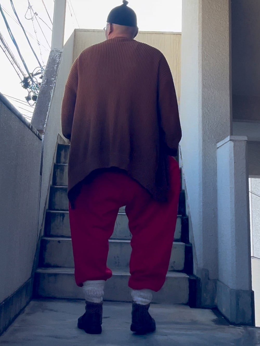 「おじさん、秋コーデ、へや着、でぶ、デブでもオシャレ、デブですがなにか？、メガネ×ニット帽、メガネおやじ、和風ミックス」｜「Regetta Canoeのアイテム（スリッポン、ブラウン系）」を使った、メルヘン翁さん（メンズ・178cm）の秋コーディネートの4枚目の写真