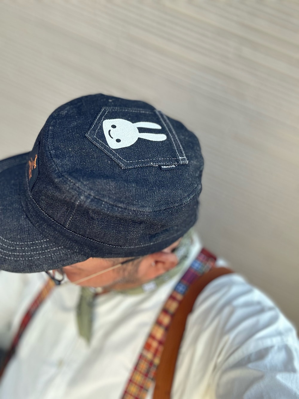 「秋服、和洋ミックス、メガネ×帽子、メガネおじさん、でぶ、デブですがなにか？、杖」｜「CUNEのアイテム（デニムパンツ、ブルー系）」を使った、メルヘン翁さん（メンズ・178cm）の秋コーディネートの4枚目の写真