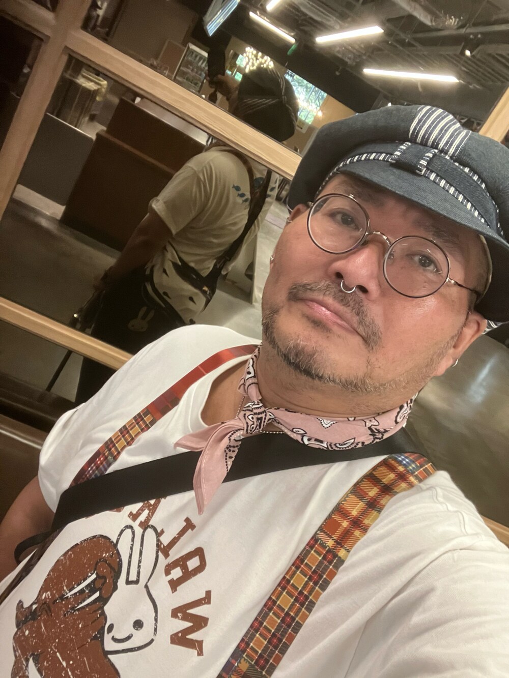 「杖、和洋ミックス、デブですがなにか？、でぶ、メガネおやじ」｜「CUNEのアイテム（デニムパンツ、ブルー系）」を使った、メルヘン翁さん（メンズ・178cm）の秋コーディネートの5枚目の写真