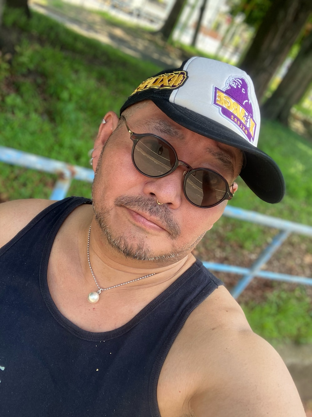 「おじさん、でぶ、デブですがなにか？、メガネおやじ」｜「STUSSYのアイテム（タンクトップ、ブラック系）」を使った、メルヘン翁さん（メンズ・178cm）の夏コーディネートの4枚目の写真