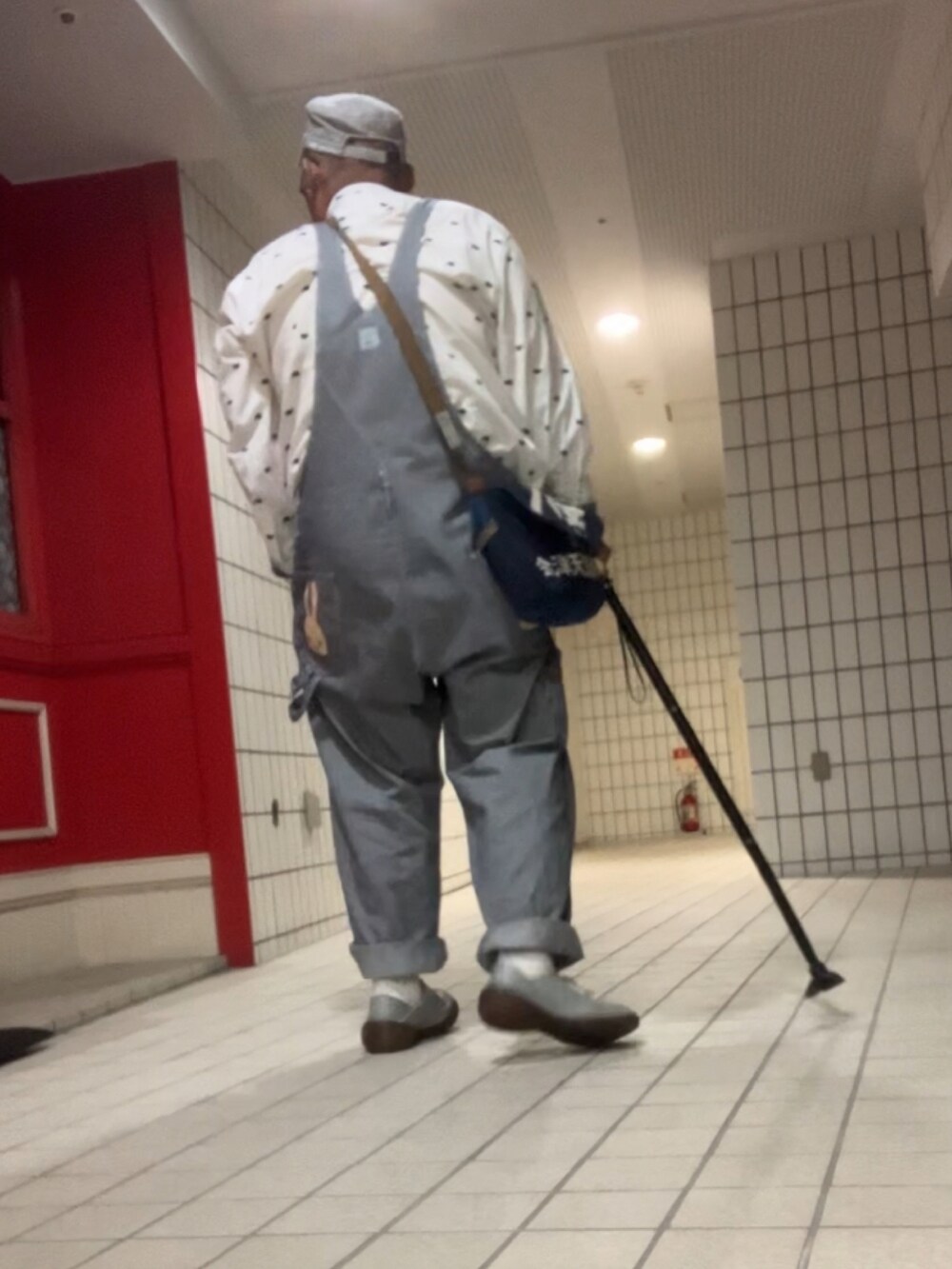 「デブでもオシャレ、デブですがなにか？、おじコーデ、オジかわ、オーバーオール」｜「CUNEのアイテム（サロペット/オーバーオール、その他）」を使った、メルヘン翁さん（メンズ・178cm）の秋コーディネートの3枚目の写真