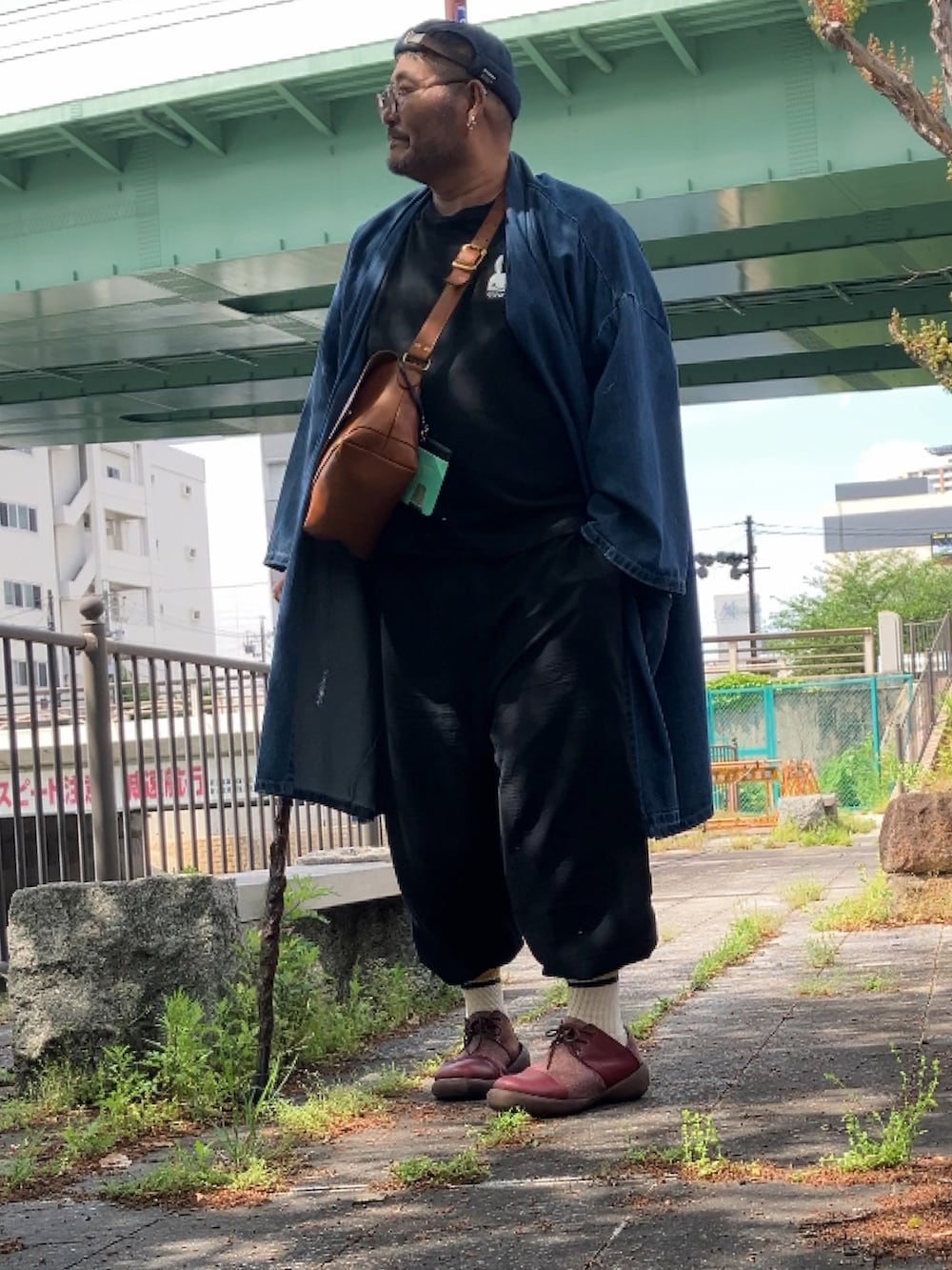 「春服、春、でぶ、デブでもオシャレ、デブママですがなにか？、メガネ×帽子、メガネおやじ」｜「Regetta Canoeのアイテム（スリッポン、ブラウン系）」を使った、メルヘン翁さん（メンズ・178cm）の春コーディネートの2枚目の写真