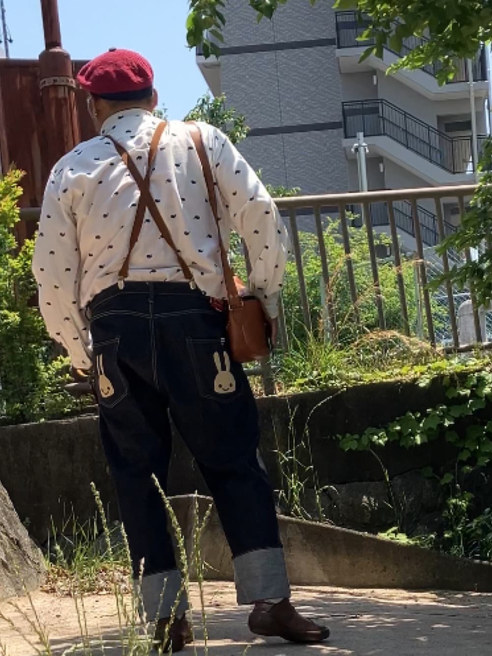 「春夏コーデ、メンズコーデ、デブでもオシャレ、デブママですがなにか？、メガネ×ニット帽、メガネおやじ」｜「CUNEのアイテム（デニムパンツ、ブルー系）」を使った、メルヘン翁さん（メンズ・178cm）の春コーディネートの3枚目の写真