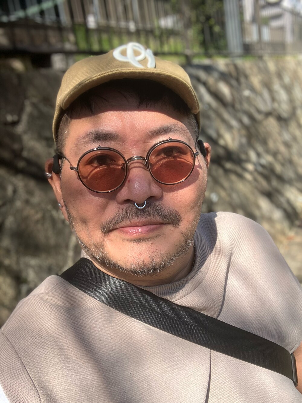 「メガネおやじ、杖、でぶ、デブでもオシャレ、デブですがなにか？」｜「go slow caravanのアイテム（キャップ、ベージュ系）」を使った、メルヘン翁さん（メンズ・178cm）の秋コーディネートの5枚目の写真