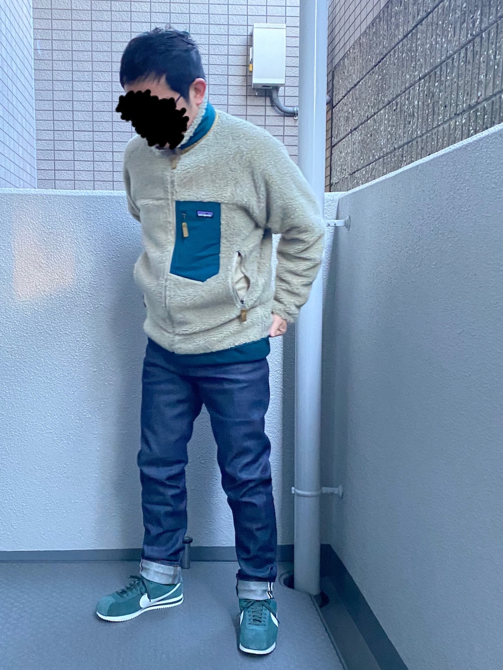 「カジュアルコーデ、冬アウター、冬コーデ、ニット、レトロX、パタゴニア、デニム、デニムパンツ、スニーカー、コルテッツ、ハーフジップ、休日スタイル、お出かけコーデ、シンプルコーデ、おでかけコーデ」｜「niko and...のWJQハーフジップニットプルオーバー（ニット/セーター、グリーン系）」を使った、shinさん（メンズ・168cm）の冬コーディネートの2枚目の写真