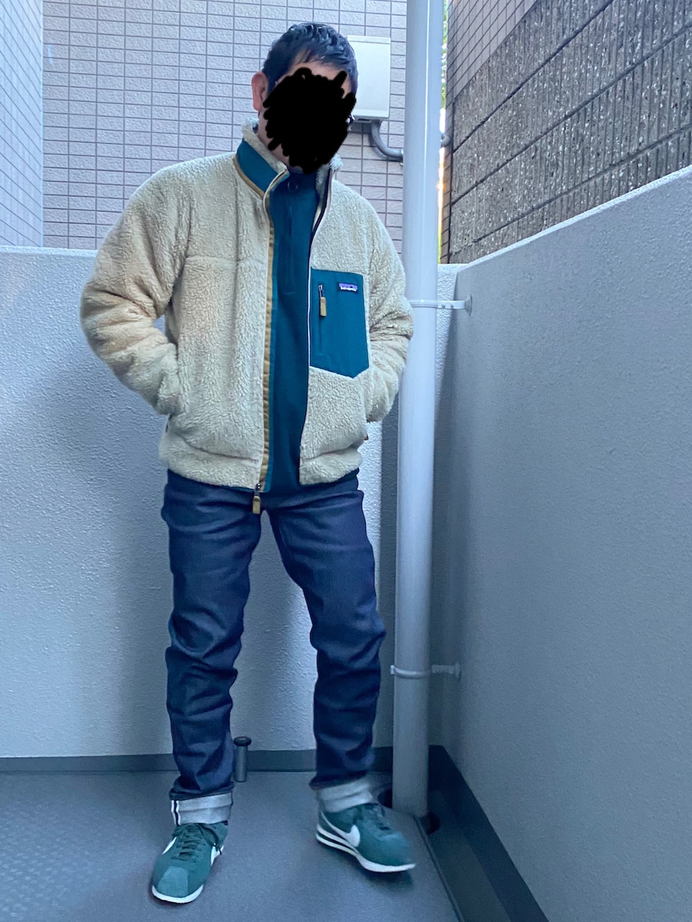 「カジュアルコーデ、冬アウター、冬コーデ、ニット、レトロX、パタゴニア、デニム、デニムパンツ、スニーカー、コルテッツ、ハーフジップ、休日スタイル、お出かけコーデ、シンプルコーデ、おでかけコーデ」｜「niko and...のWJQハーフジップニットプルオーバー（ニット/セーター、グリーン系）」を使った、shinさん（メンズ・168cm）の冬コーディネートの3枚目の写真
