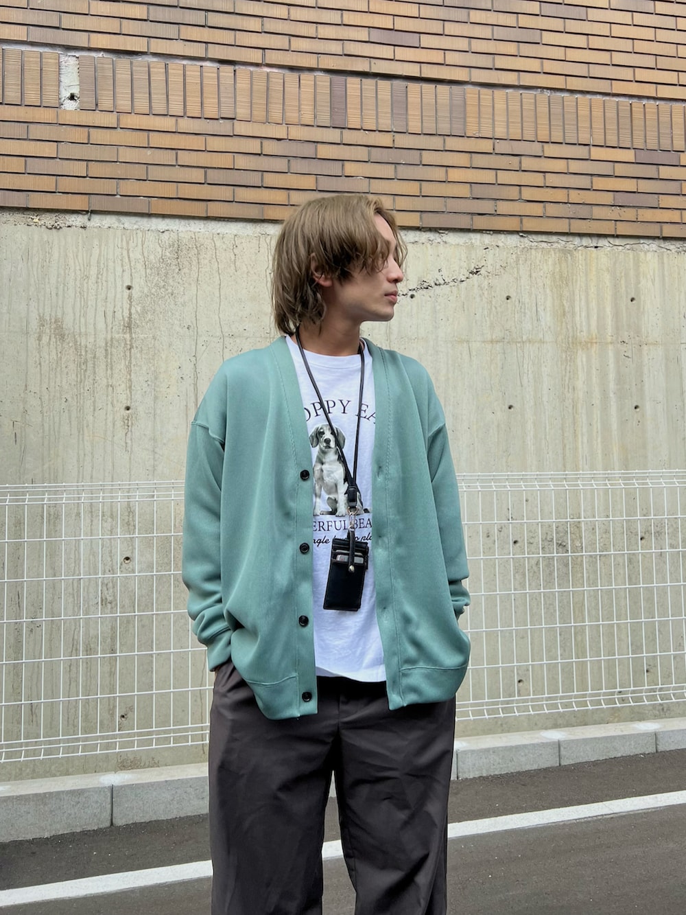 「レイヤードスタイル、お出かけコーデ、デートコーデ、プチプラ、きれいめカジュアル、春夏コーデ、アウトドアスタイル、ロンT、スラックス、パステルカラー、休日スタイル、シンプルコーデ、韓国ファッション、低身長コーデ」｜「LAKOLEのテックリブカーディガン / 993510（カーディガン/ボレロ、グリーン系）」を使った、かわぐちのりひささん（メンズ・168cm）の春コーディネートの3枚目の写真