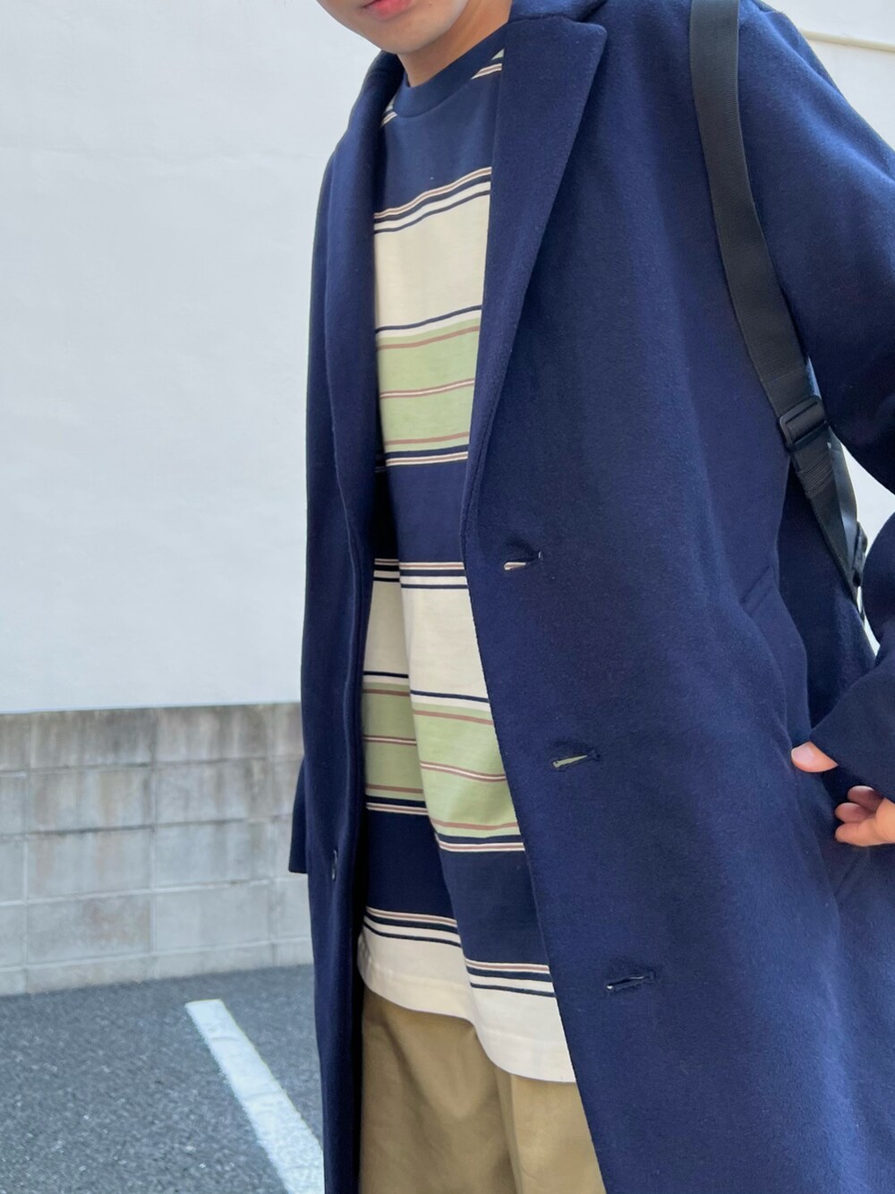 「ファッションを楽しもう、ビッグシルエット、レイヤードスタイル、厚底シューズ、お出かけコーデ、プチプラ、コート、スニーカー、きれいめカジュアル、冬コーデ、グリーンコーデ、ナップサック、キャップ、チェスターコート、低身長コーデ」｜「LOWRYS FARMのアイテム（キャップ、ブラック系）」を使った、かわぐちのりひささん（メンズ・168cm）の秋コーディネートの3枚目の写真