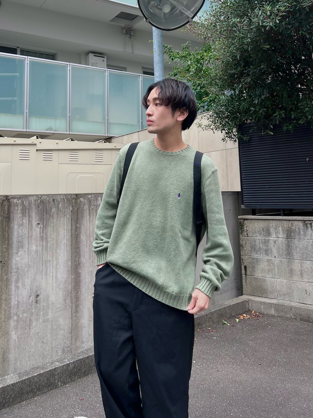 「Polo Ralph Lauren、ニット、ワイドパンツ、厚底シューズ、ビッグシルエット、グリーンコーデ、白スニーカー、低身長コーデ、プチプラ、スラックス、休日スタイル、春コーデ、きれいめカジュアル、韓国ファッション、古着MIX」｜「POLO RALPH LAURENのアイテム（ニット/セーター、グリーン系）」を使った、かわぐちのりひささん（メンズ・168cm）の冬コーディネートの4枚目の写真