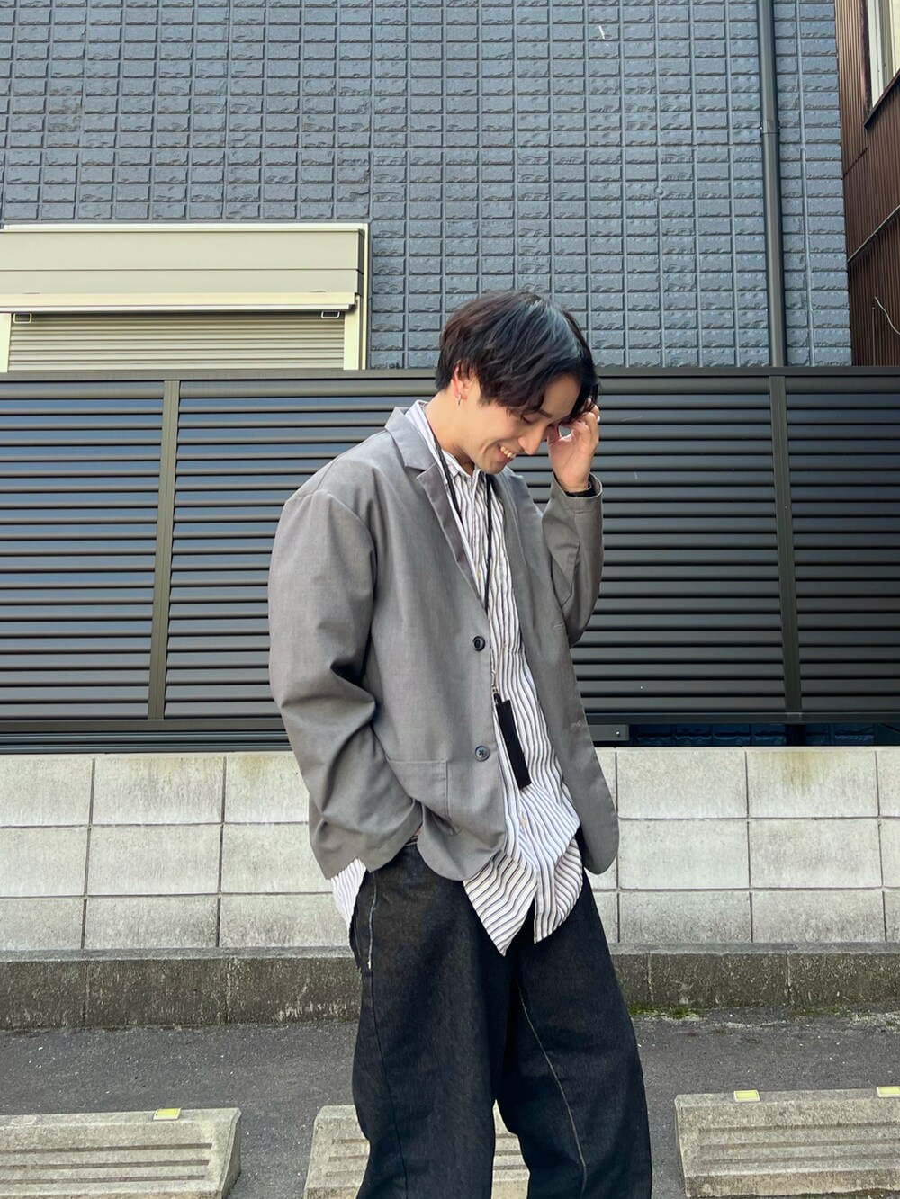 「プチプラ、休日スタイル、モノトーン、春コーデ、いまどきジャケット写真、きれいめカジュアル、韓国ファッション、シャツスタイル、レイヤードスタイル、シンプルコーデ、低身長コーデ、デニム、shein」｜「LAKOLEの【2点SET】TRジャケット×パンツセットアップ / 353972（セットアップ、グレー系）」を使った、かわぐちのりひささん（メンズ・168cm）の春コーディネートの2枚目の写真