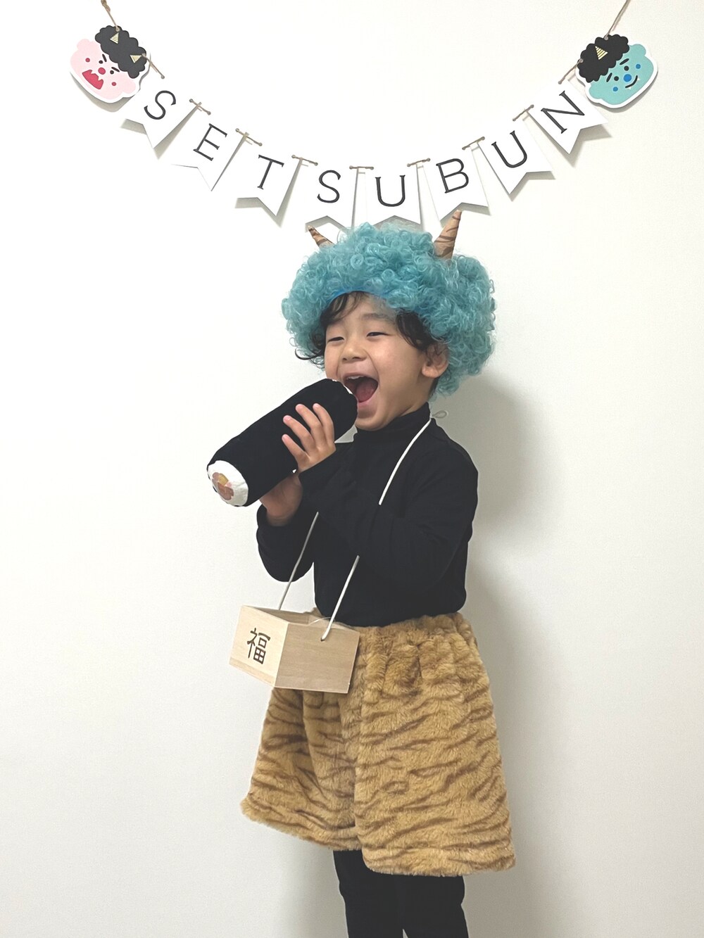 イエロー系のその他パンツを着用したキッズの冬コーディネートの3枚目の写真